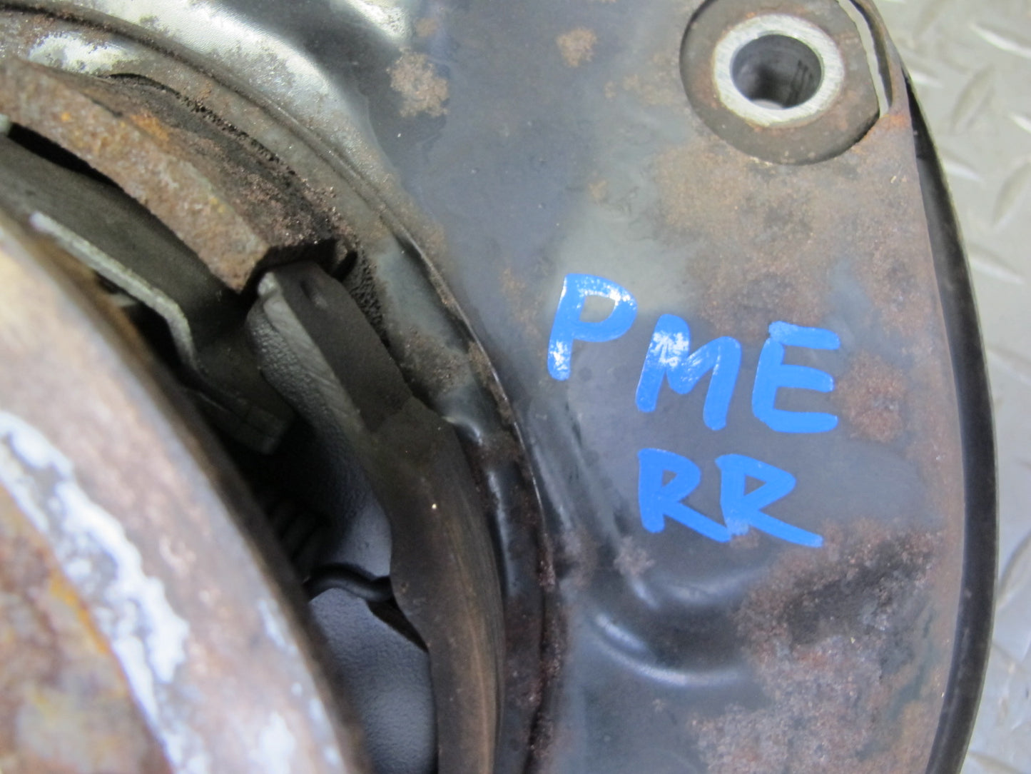 90-95 Mercedes W124 300D RWD Rear Right Spindle Knuckle Wheel Hub Bearing OEM