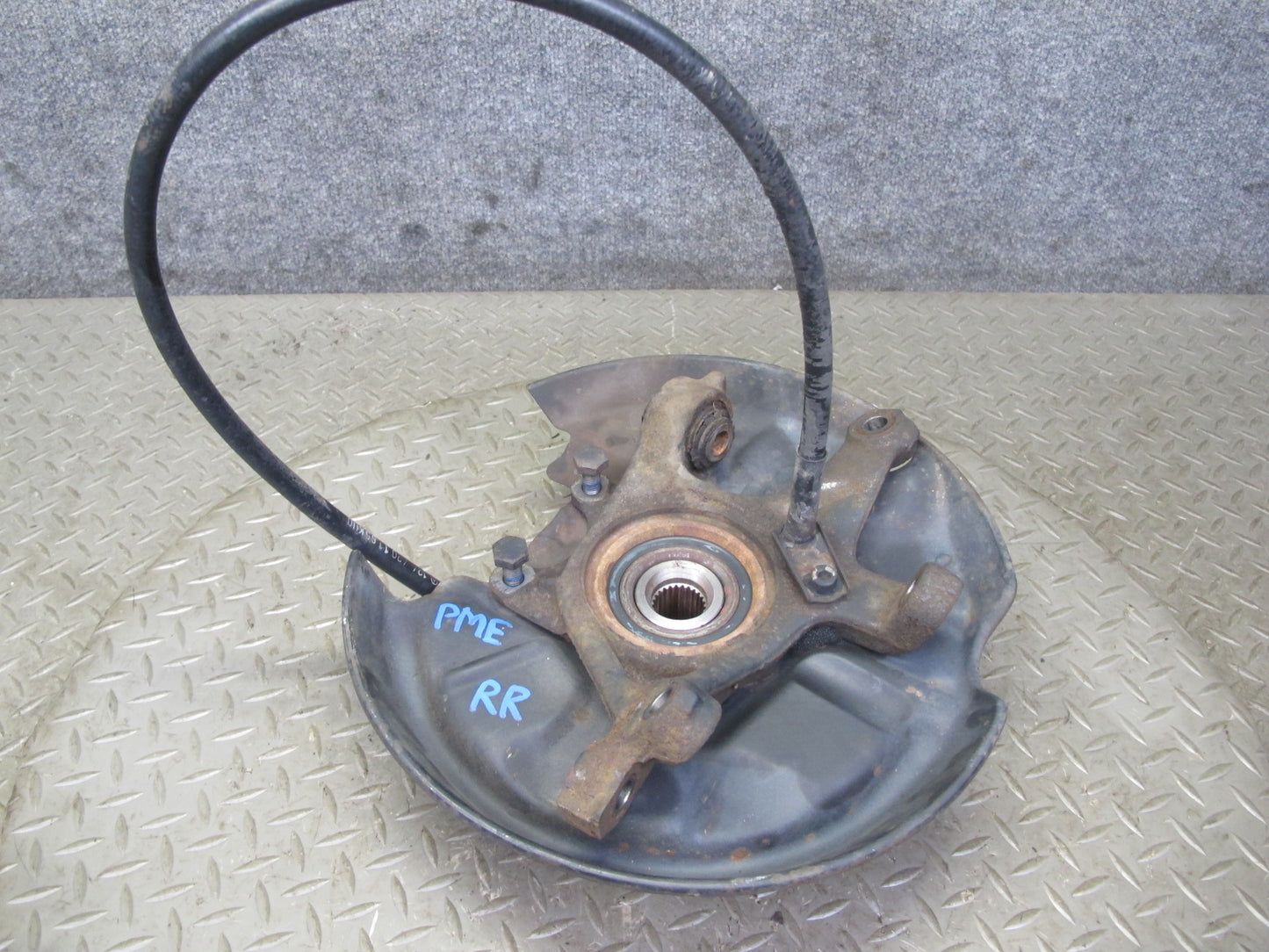 90-95 Mercedes W124 300D RWD Rear Right Spindle Knuckle Wheel Hub Bearing OEM