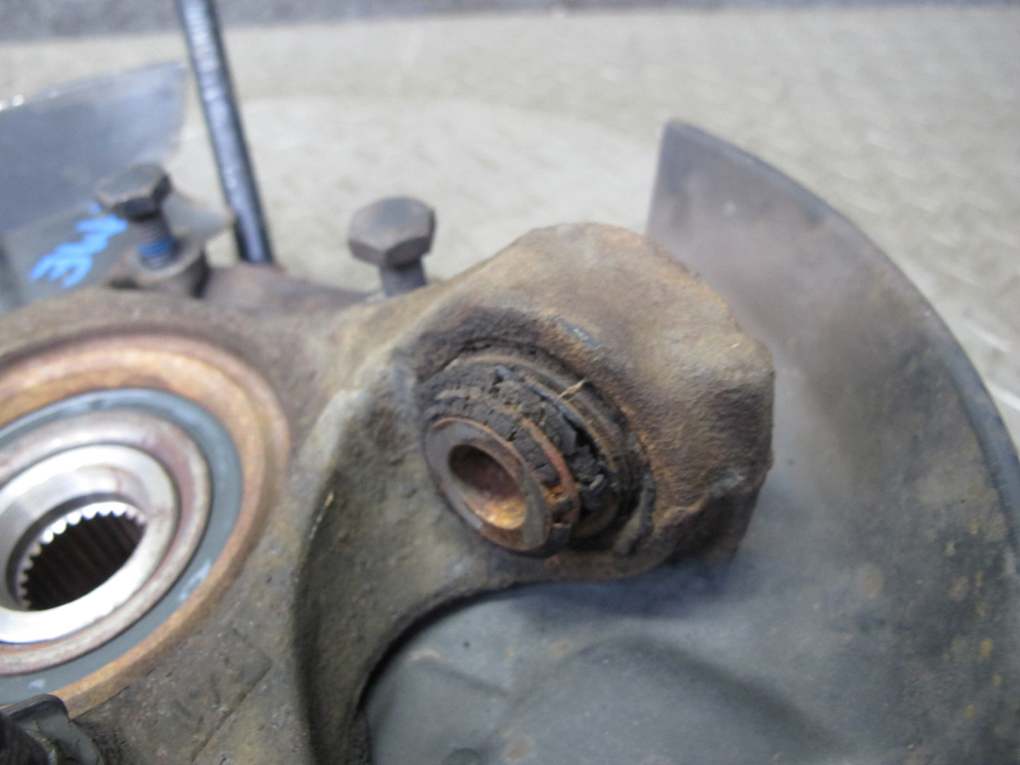 90-95 Mercedes W124 300D RWD Rear Right Spindle Knuckle Wheel Hub Bearing OEM