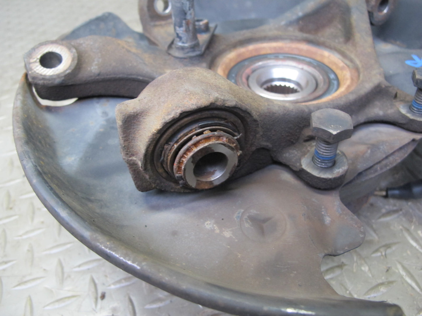 90-95 Mercedes W124 300D RWD Rear Right Spindle Knuckle Wheel Hub Bearing OEM