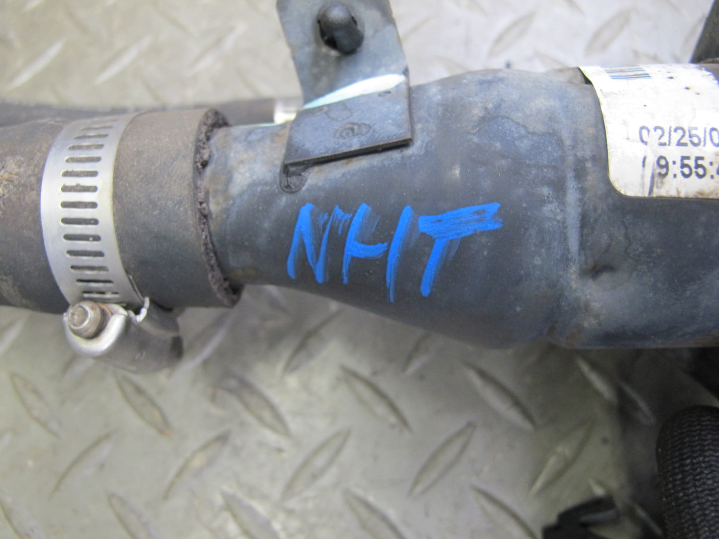 2008 Hummer H2 Fuel Tank Filler Neck Pipe Line w Cap 15937674