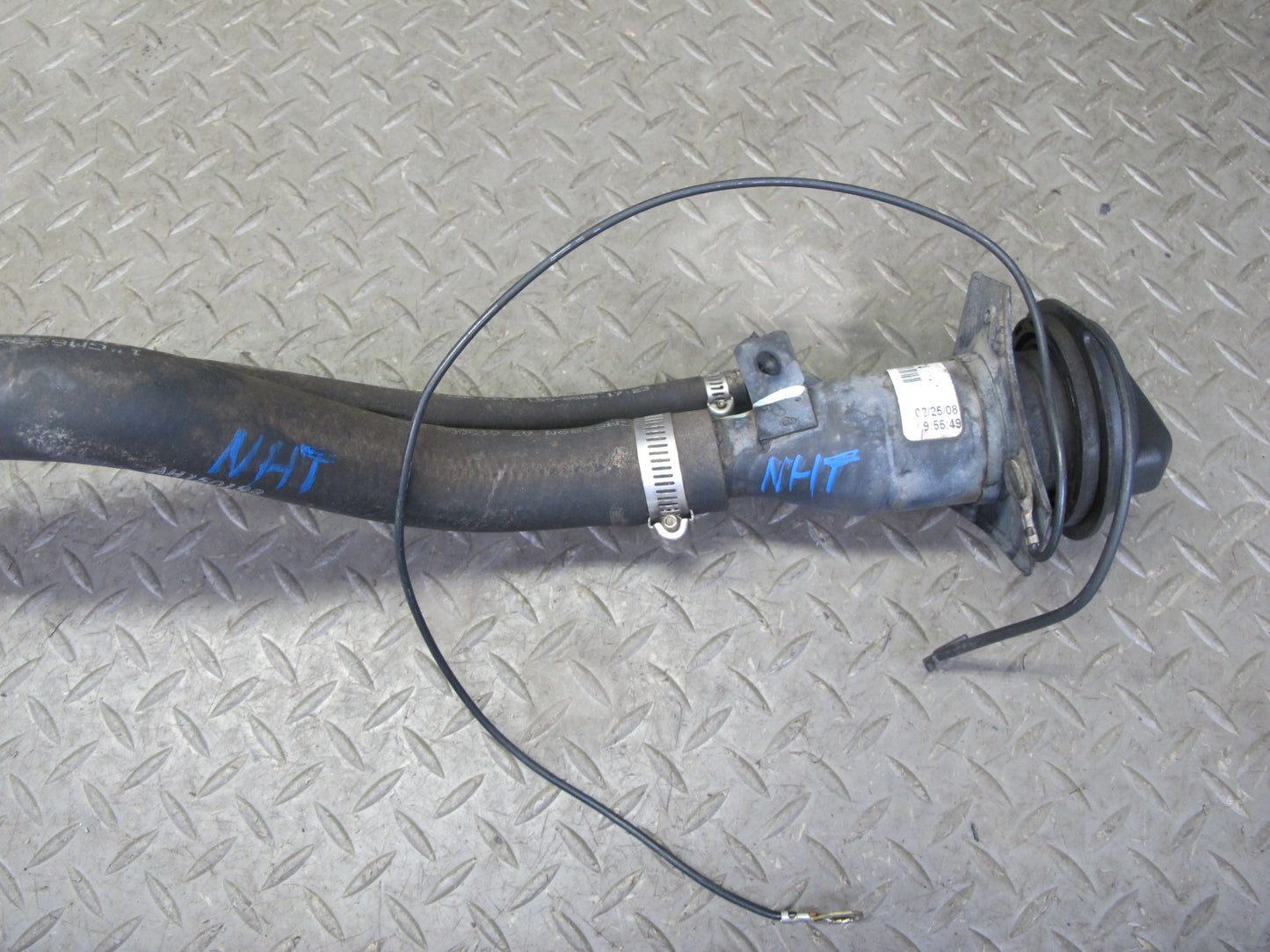 2008 Hummer H2 Fuel Tank Filler Neck Pipe Line w Cap 15937674