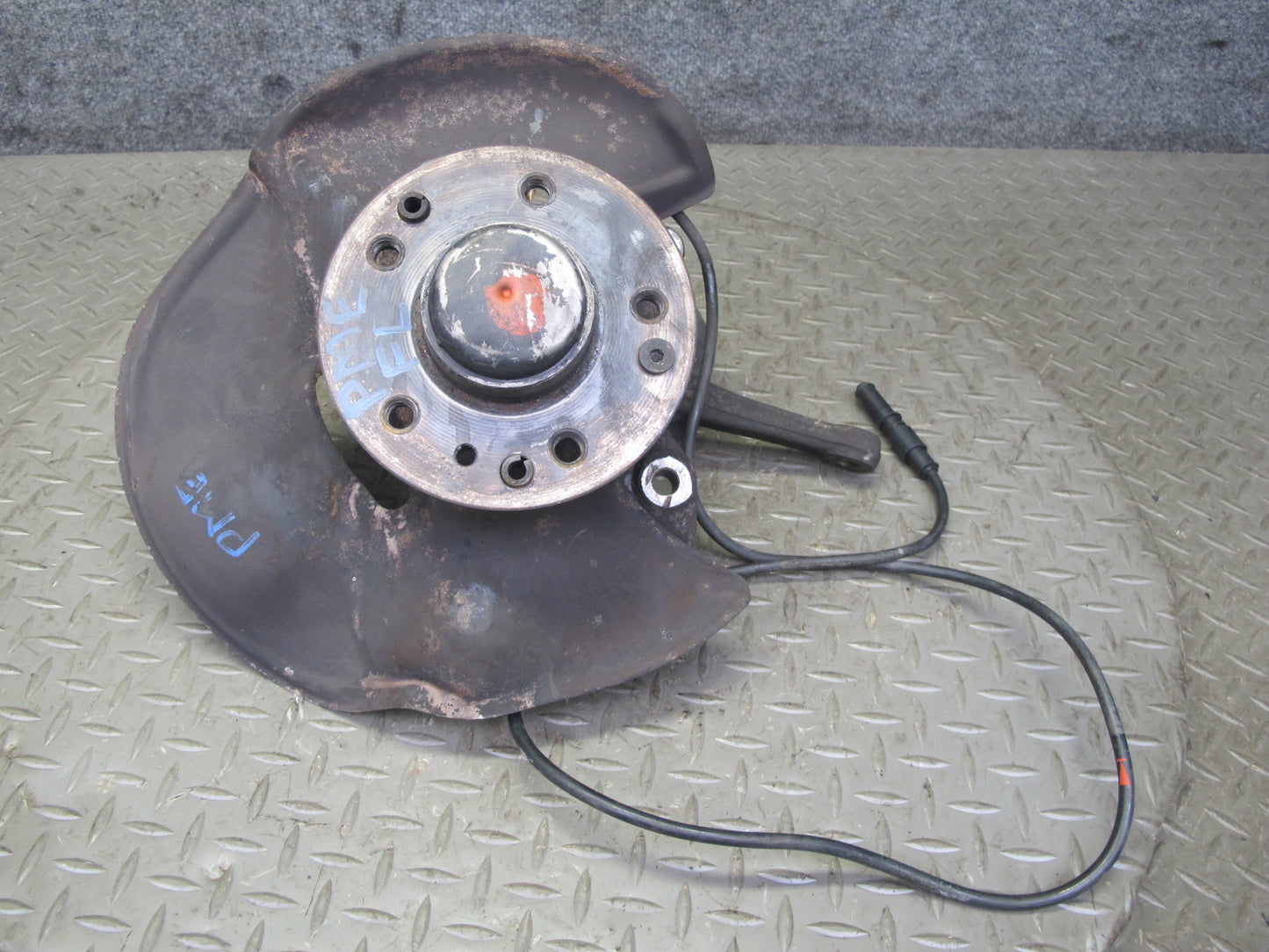 90-95 Mercedes W124 300D Front Left Spindle Knuckle Wheel Hub W/ ABS Sensor OEM