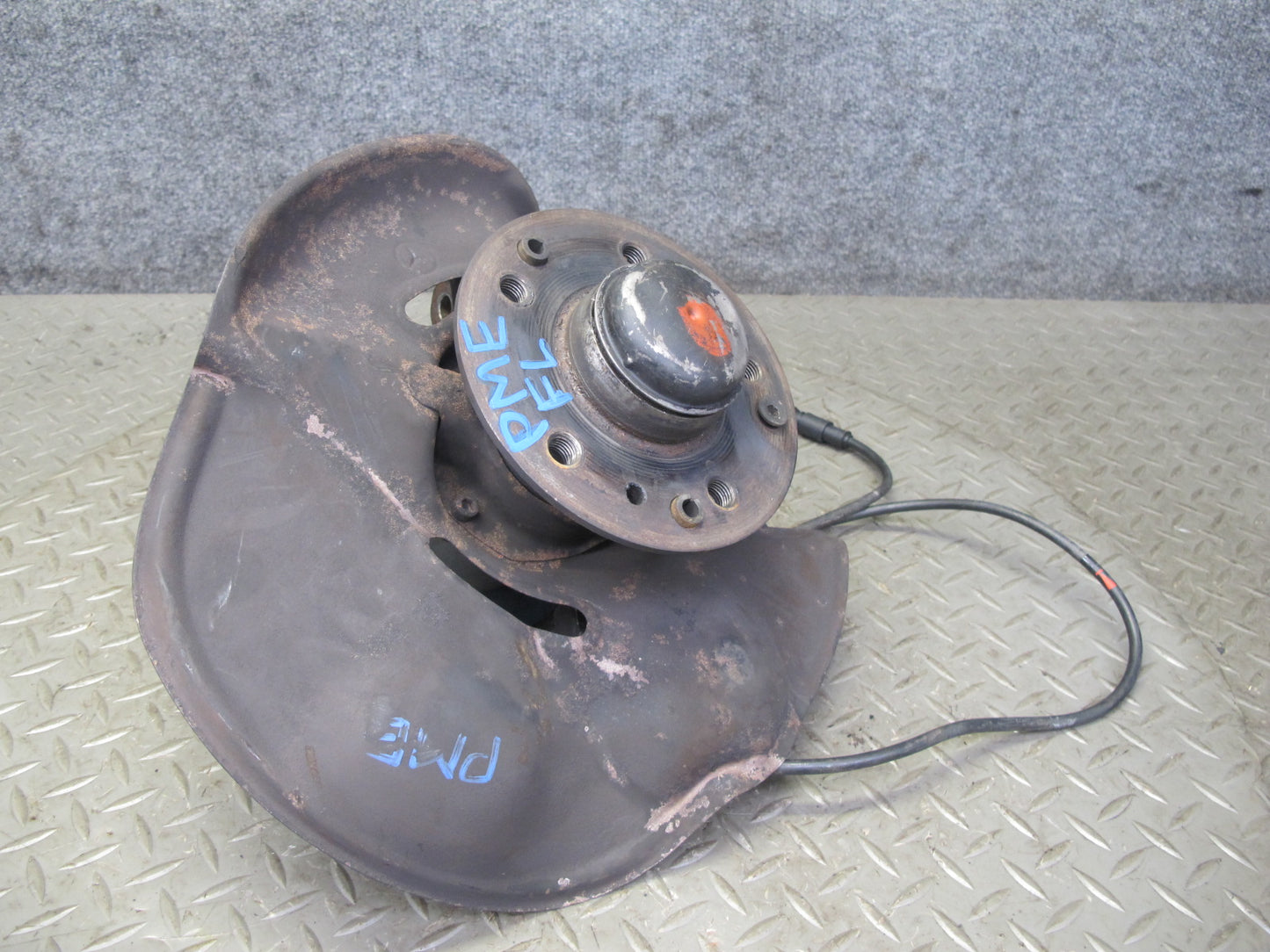 90-95 Mercedes W124 300D Front Left Spindle Knuckle Wheel Hub W/ ABS Sensor OEM