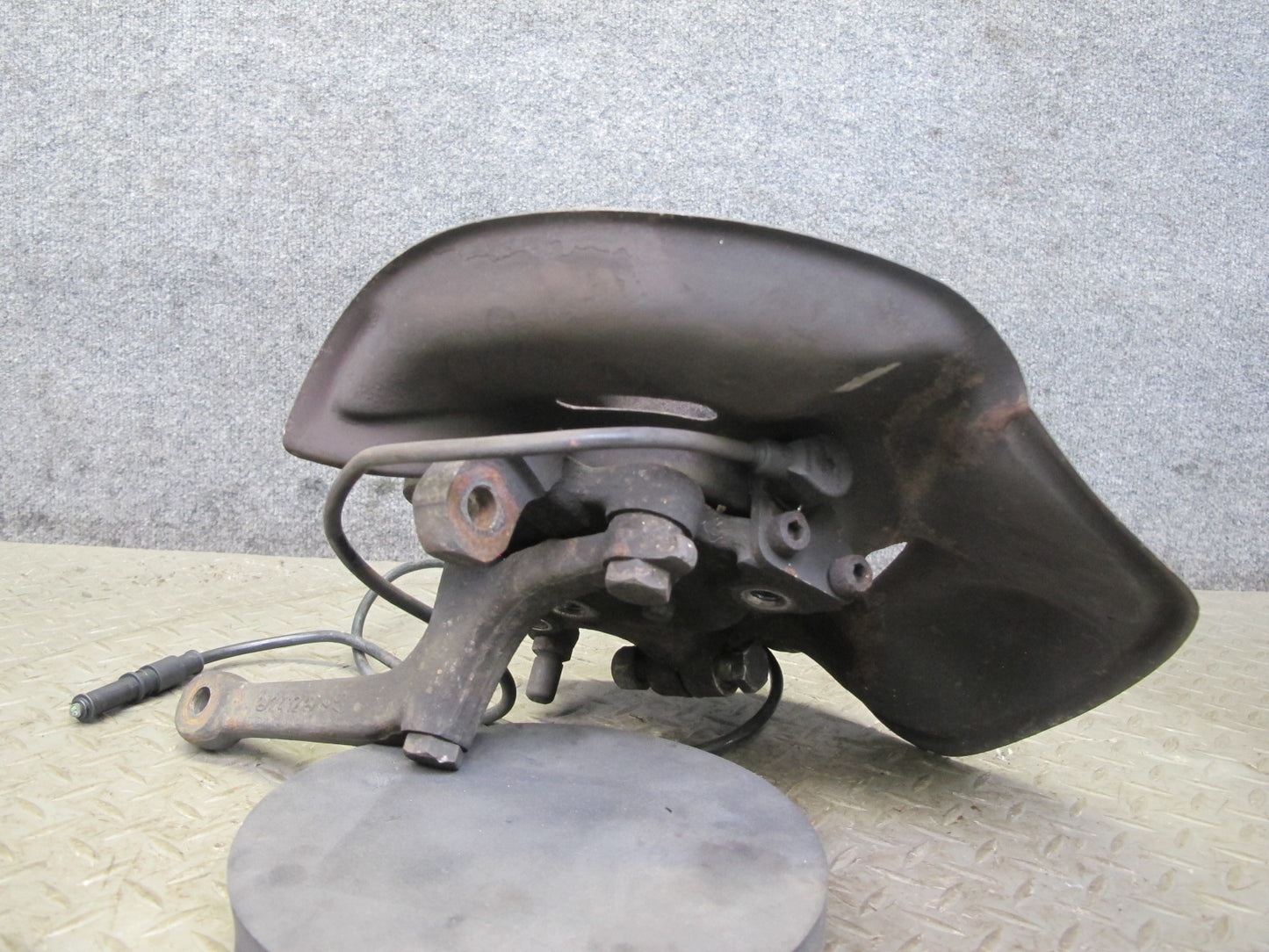 90-95 Mercedes W124 300D Front Left Spindle Knuckle Wheel Hub W/ ABS Sensor OEM