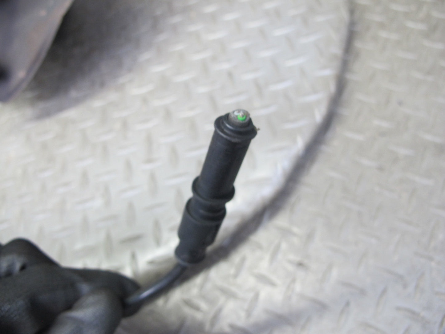 90-95 Mercedes W124 300D Front Left Spindle Knuckle Wheel Hub W/ ABS Sensor OEM