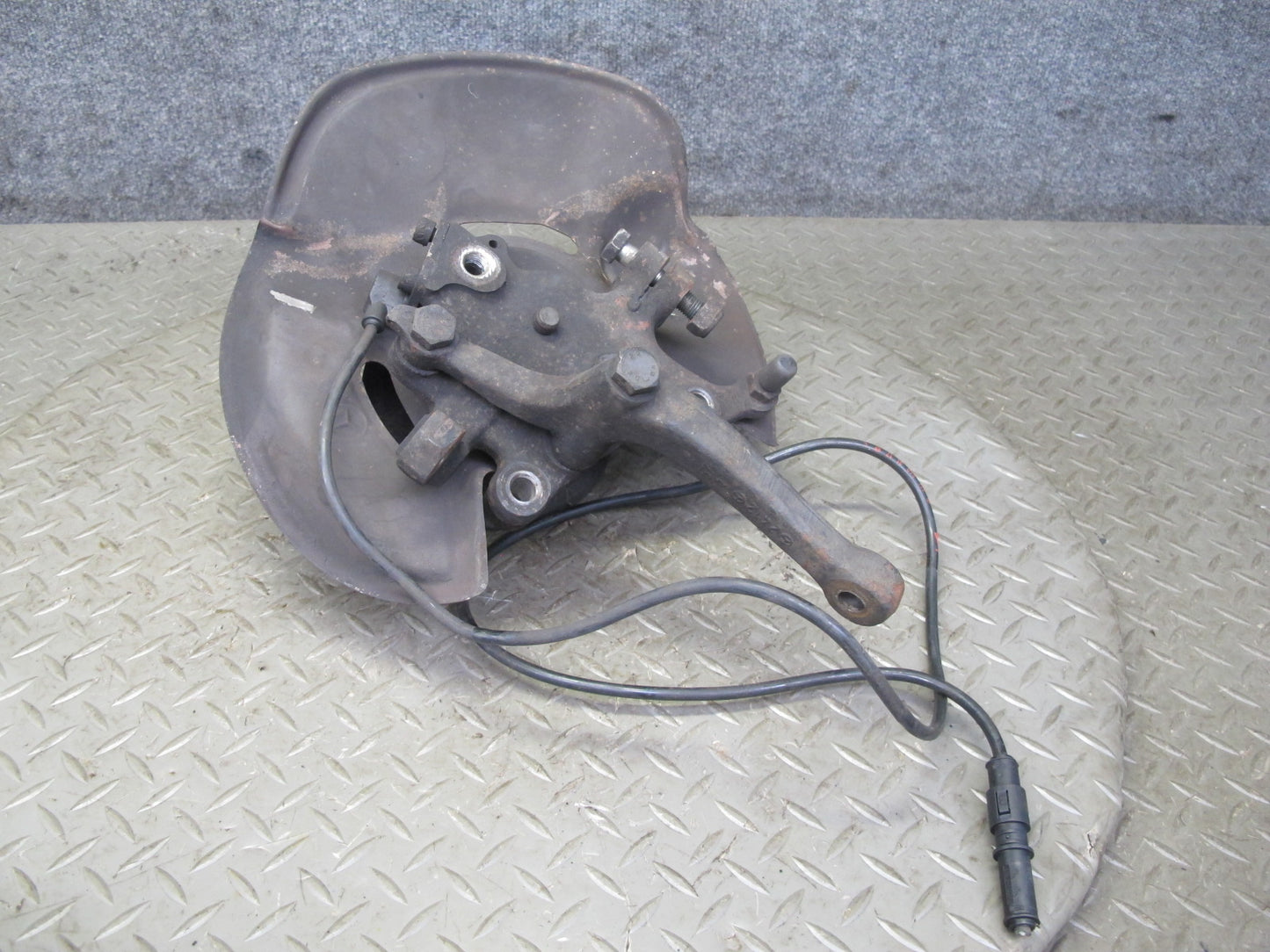 90-95 Mercedes W124 300D Front Left Spindle Knuckle Wheel Hub W/ ABS Sensor OEM