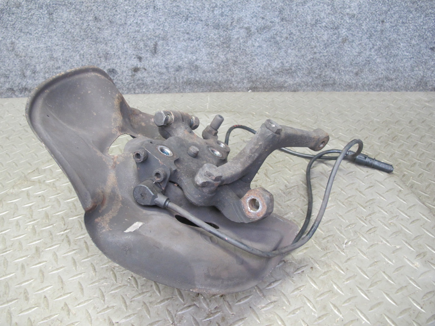 90-95 Mercedes W124 300D Front Left Spindle Knuckle Wheel Hub W/ ABS Sensor OEM