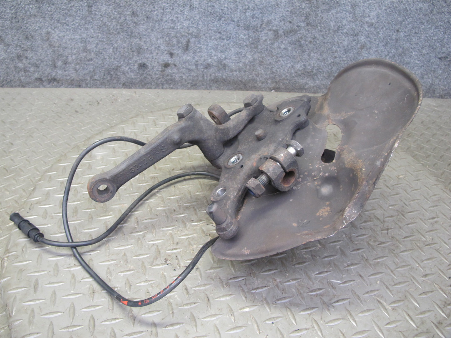 90-95 Mercedes W124 300D Front Left Spindle Knuckle Wheel Hub W/ ABS Sensor OEM