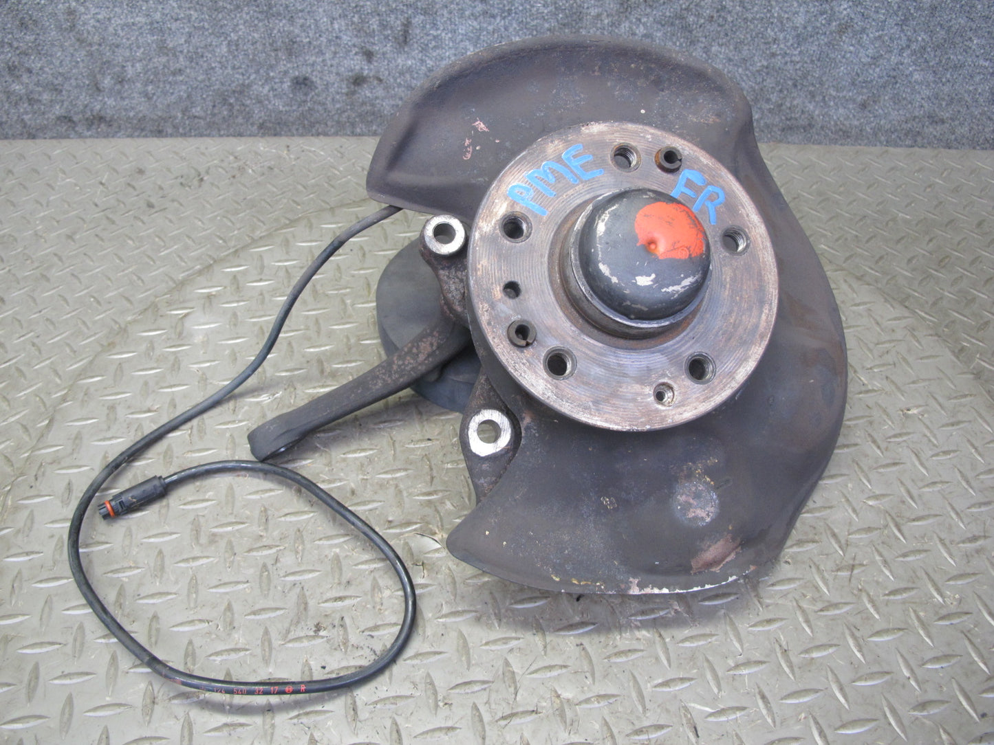 90-95 Mercedes W124 300D Front Right Spindle Knuckle Wheel Hub W/ ABS Sensor OEM