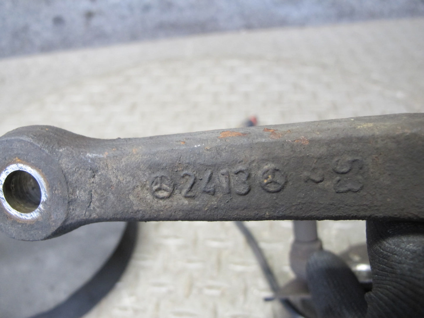 90-95 Mercedes W124 300D Front Right Spindle Knuckle Wheel Hub W/ ABS Sensor OEM