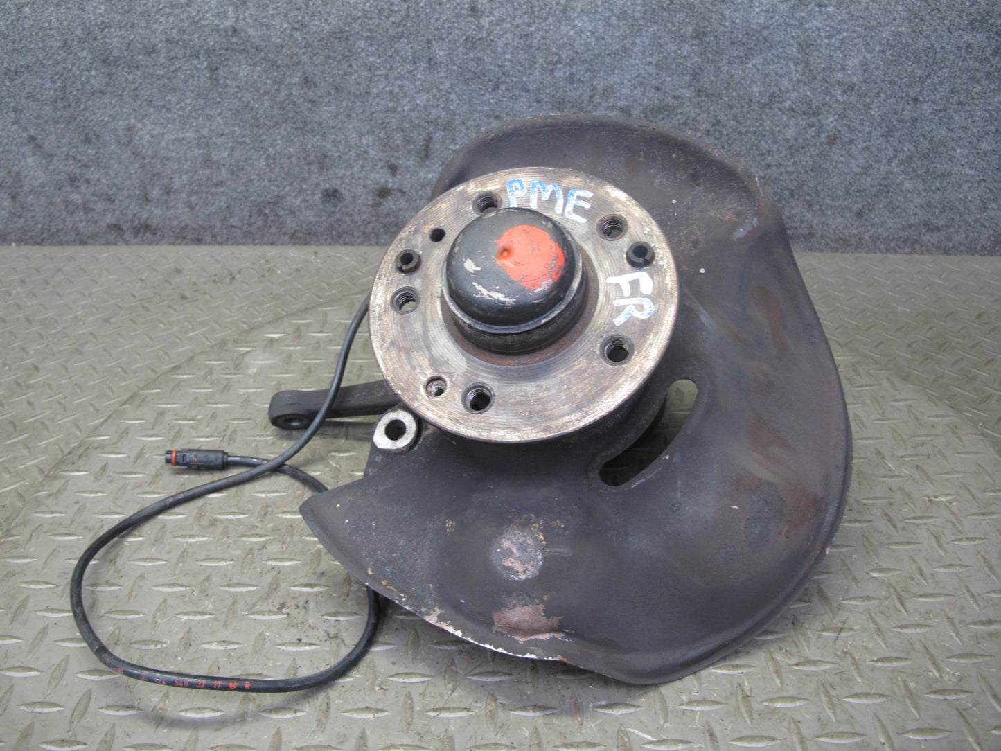 90-95 Mercedes W124 300D Front Right Spindle Knuckle Wheel Hub W/ ABS Sensor OEM