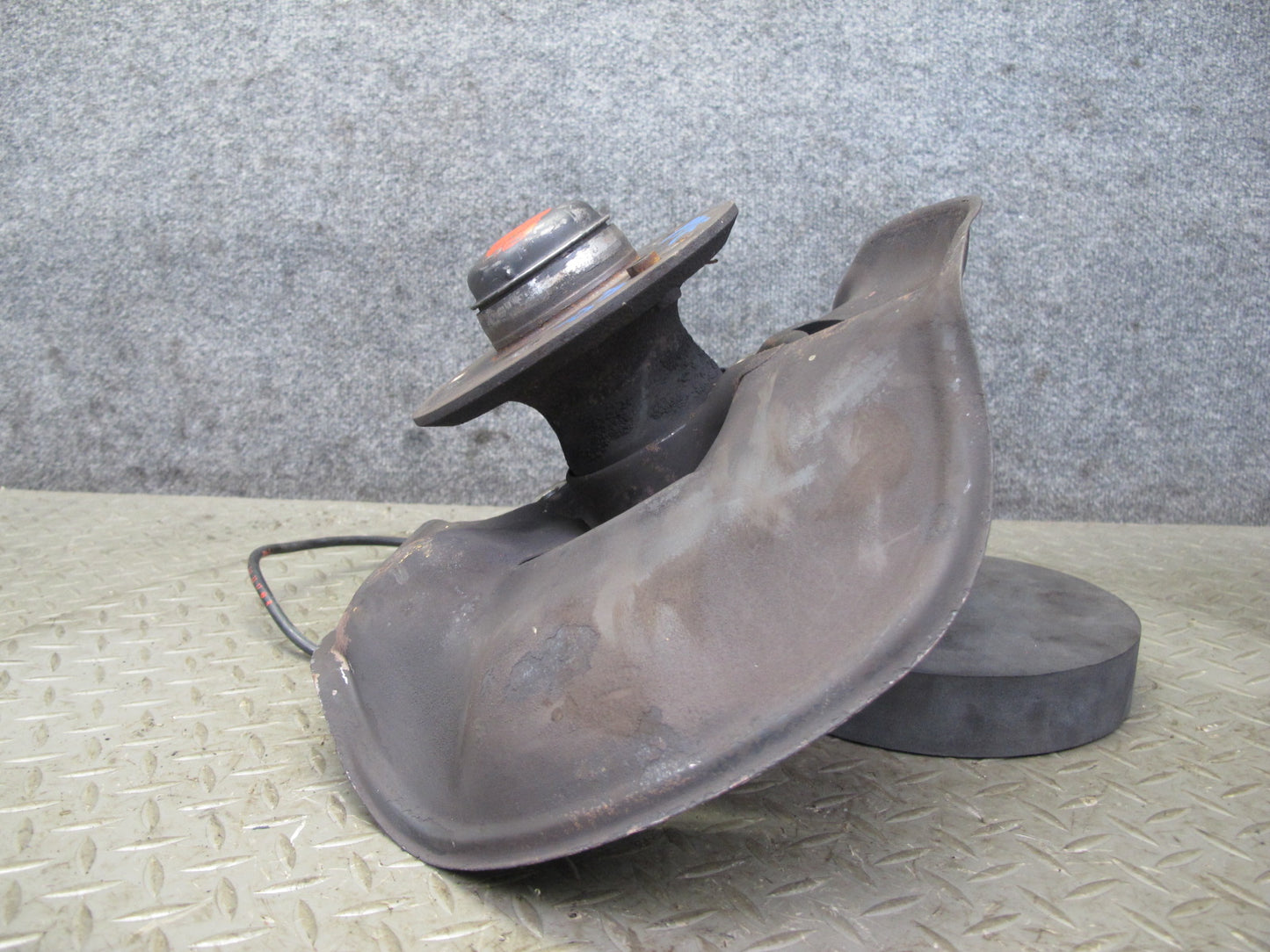 90-95 Mercedes W124 300D Front Right Spindle Knuckle Wheel Hub W/ ABS Sensor OEM