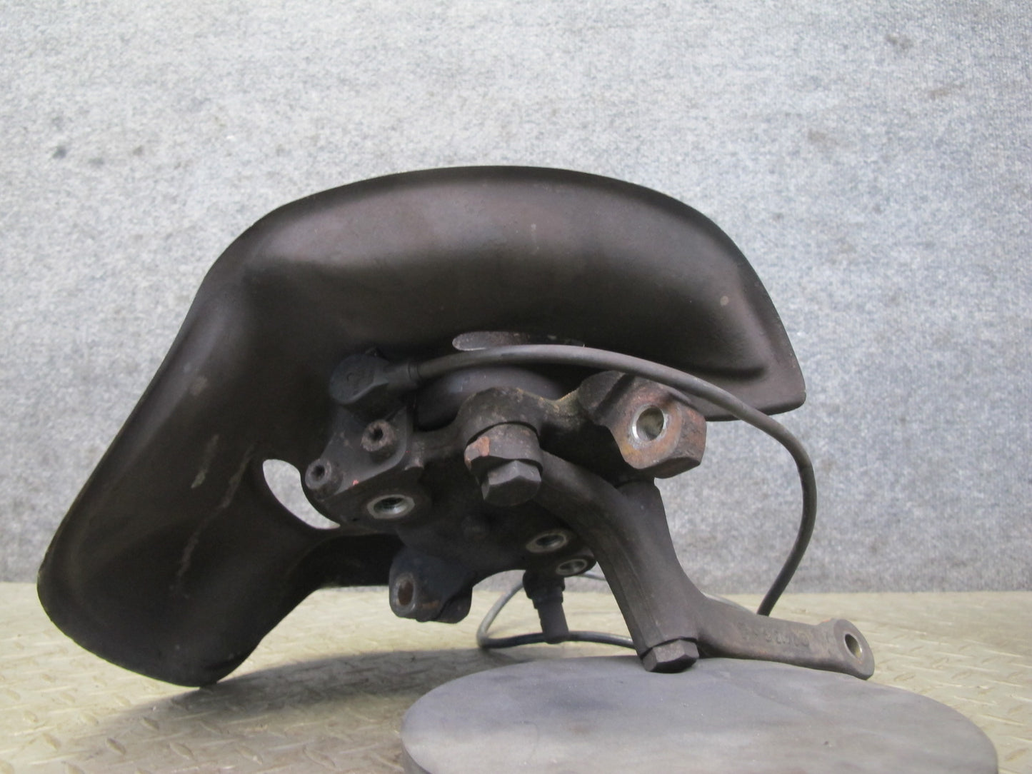 90-95 Mercedes W124 300D Front Right Spindle Knuckle Wheel Hub W/ ABS Sensor OEM