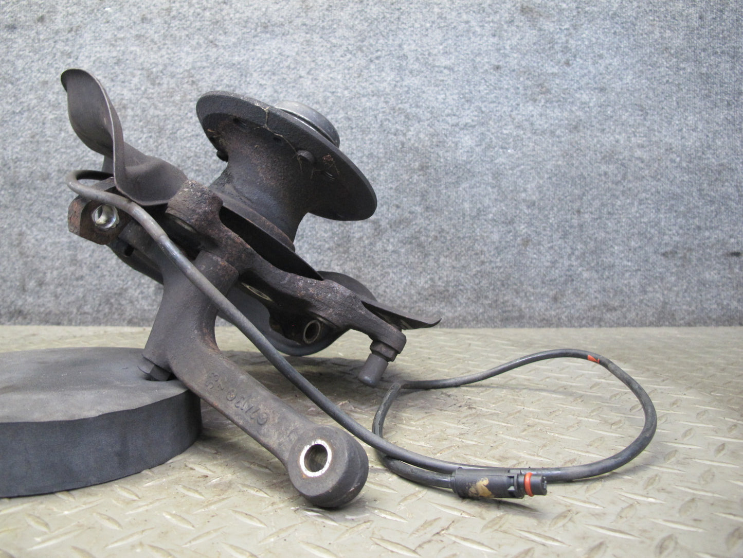 90-95 Mercedes W124 300D Front Right Spindle Knuckle Wheel Hub W/ ABS Sensor OEM