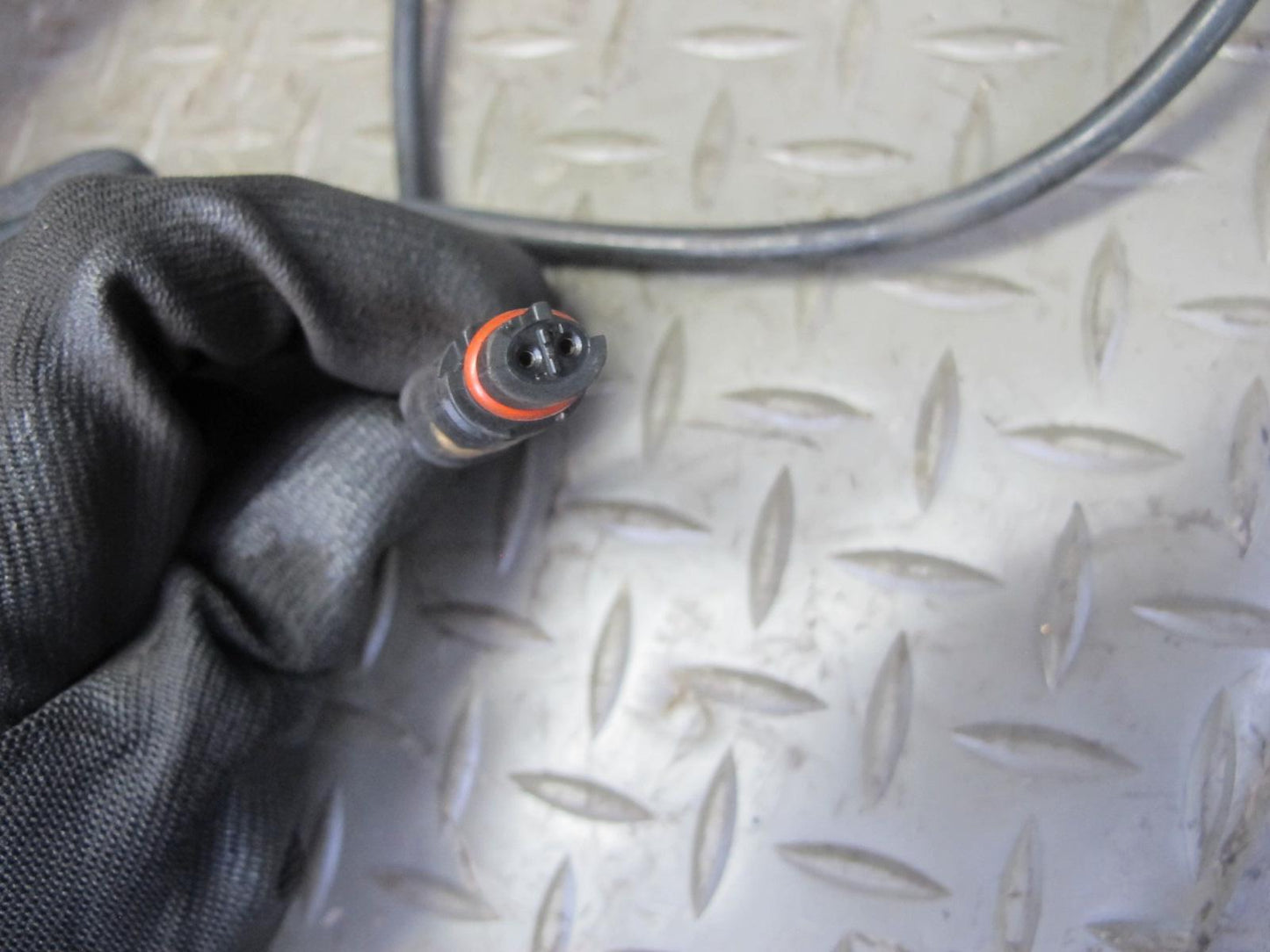 90-95 Mercedes W124 300D Front Right Spindle Knuckle Wheel Hub W/ ABS Sensor OEM