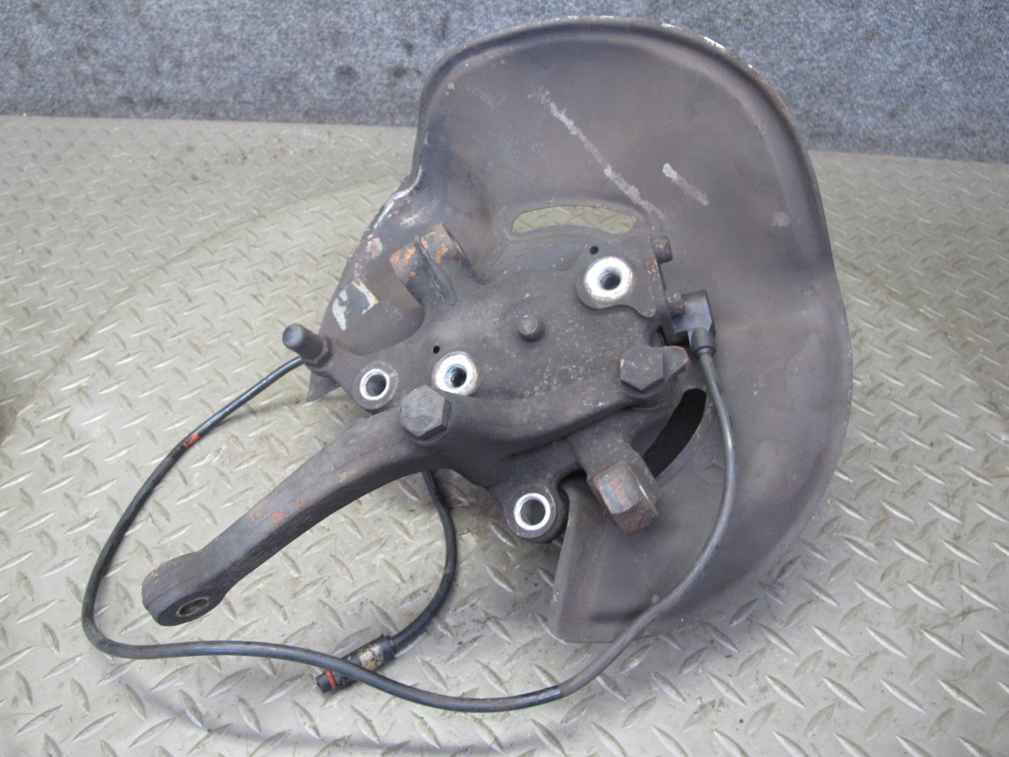 90-95 Mercedes W124 300D Front Right Spindle Knuckle Wheel Hub W/ ABS Sensor OEM