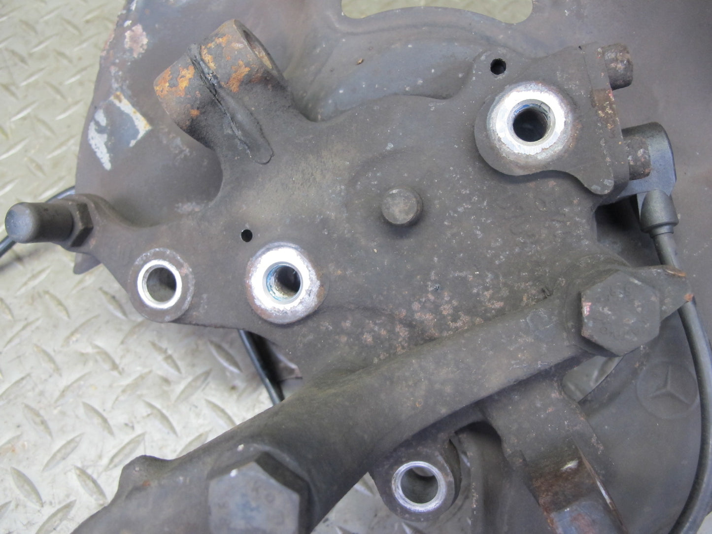 90-95 Mercedes W124 300D Front Right Spindle Knuckle Wheel Hub W/ ABS Sensor OEM