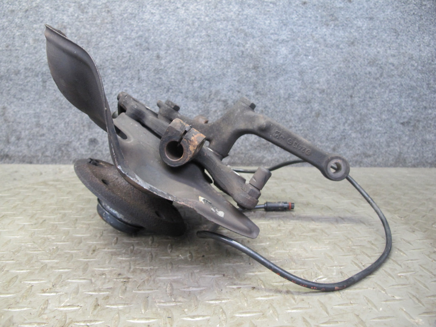 90-95 Mercedes W124 300D Front Right Spindle Knuckle Wheel Hub W/ ABS Sensor OEM