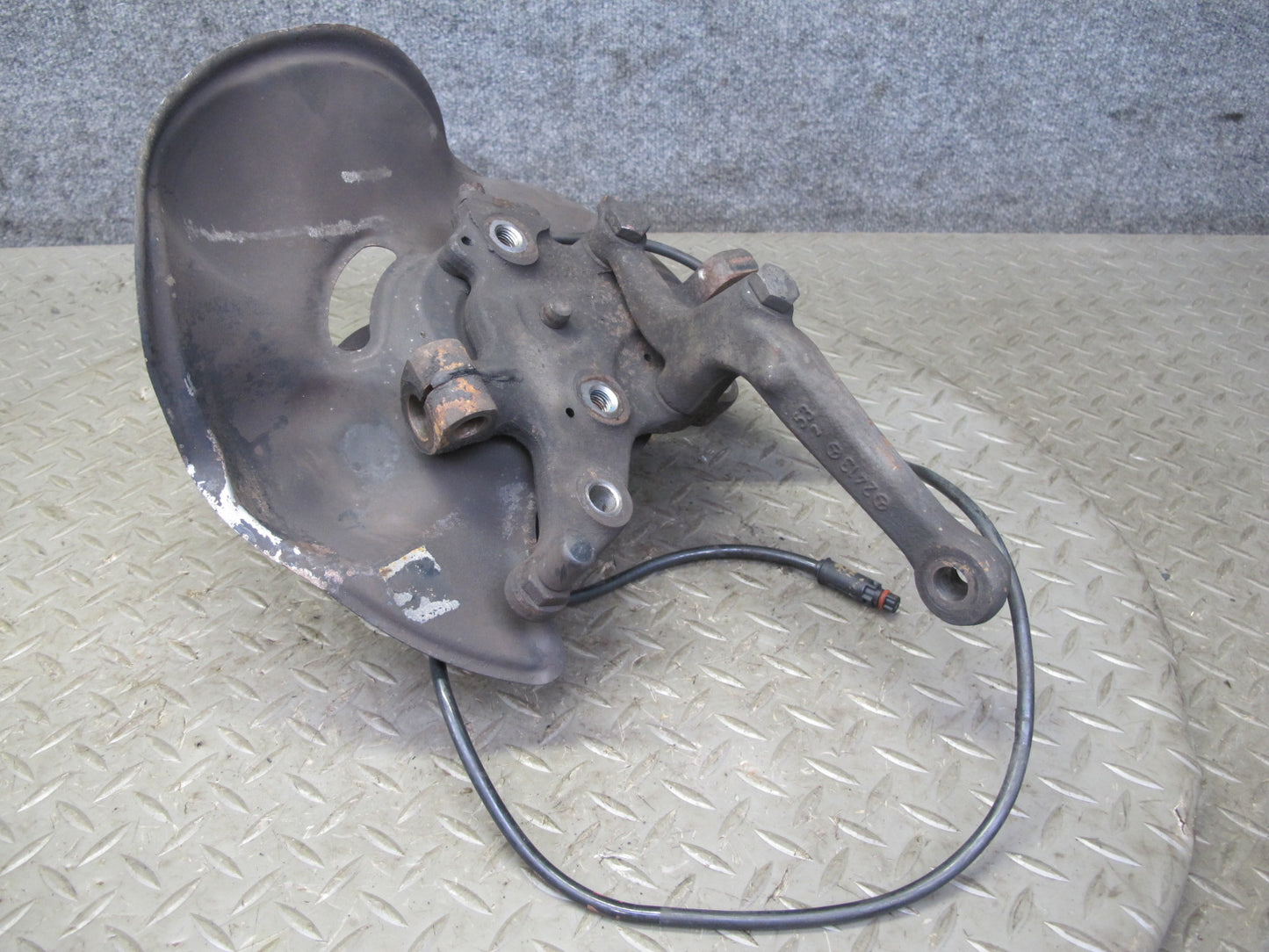 90-95 Mercedes W124 300D Front Right Spindle Knuckle Wheel Hub W/ ABS Sensor OEM