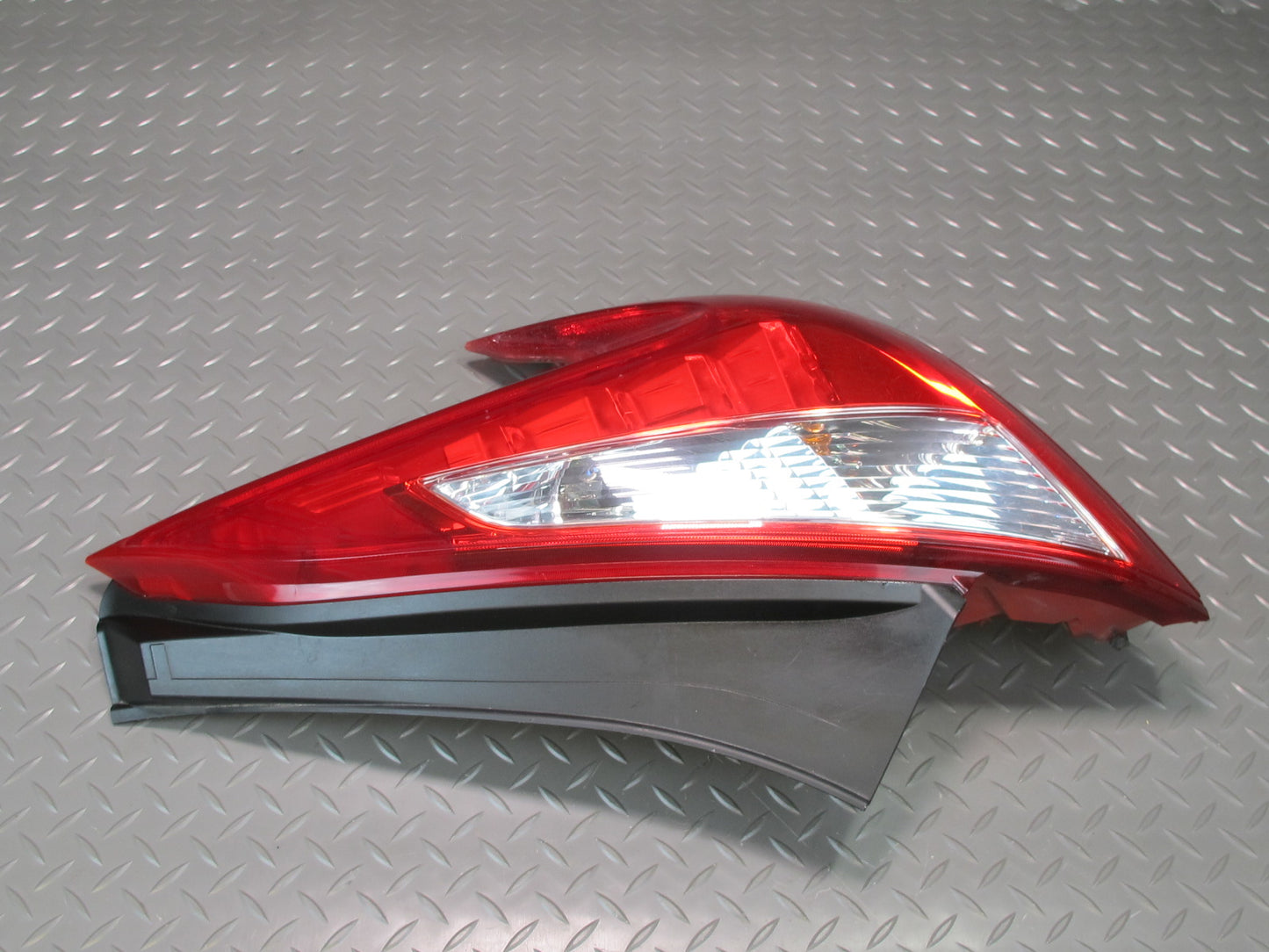09-17 Nissan Z34 370Z Rear Right Passenger Side LED Tail Light Lamp OEM