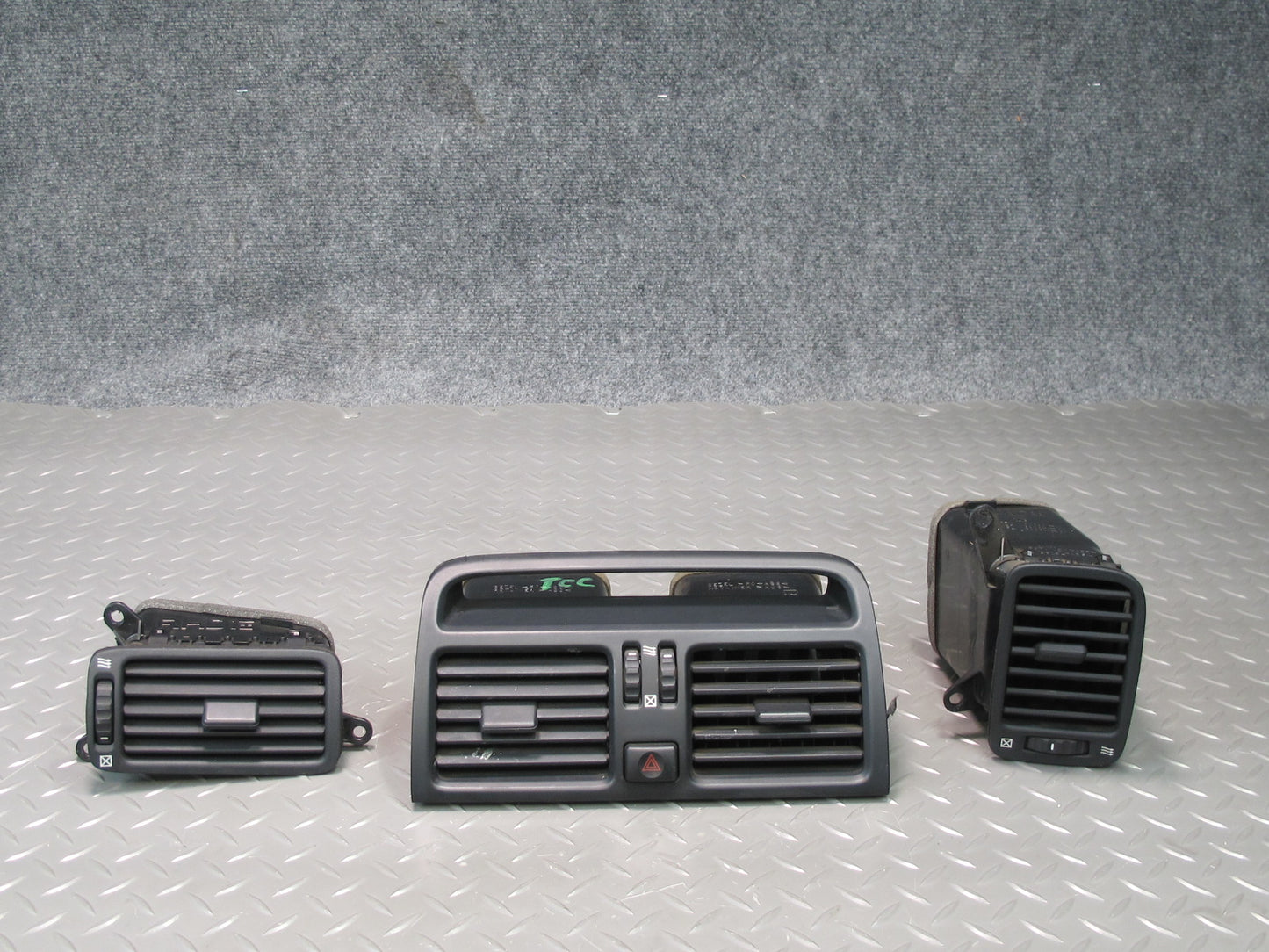 95-97 Toyota Celsior Dash Front Left Center Right A/C Air Vent Set OEM