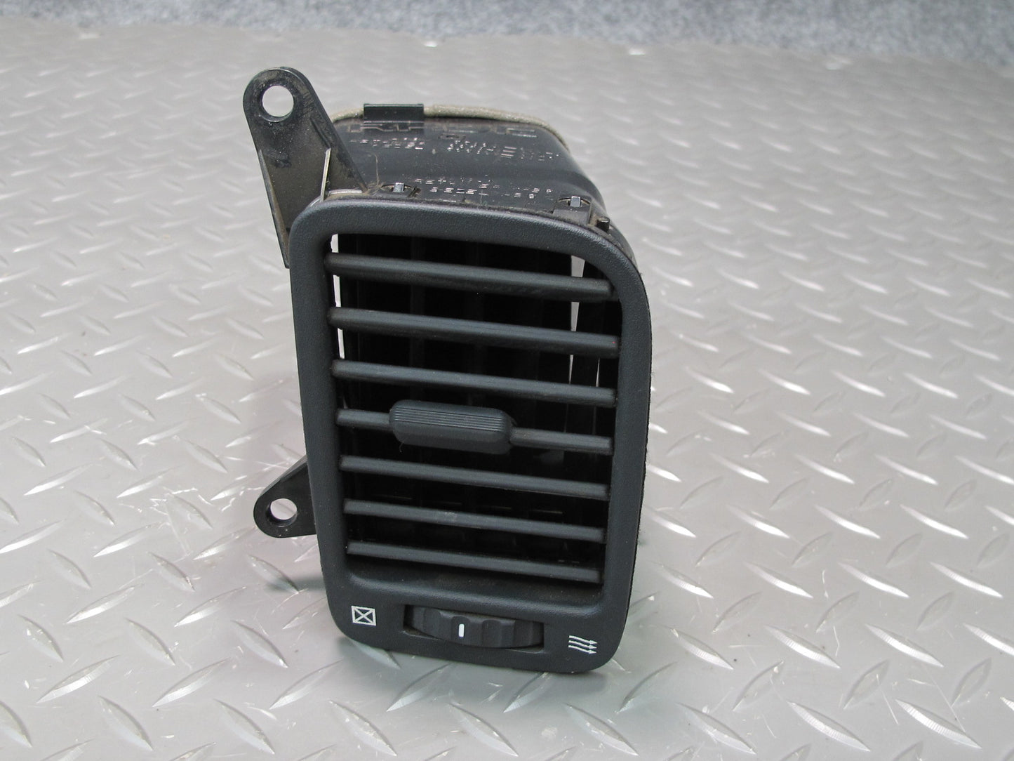 95-97 Toyota Celsior Dash Front Left Center Right A/C Air Vent Set OEM