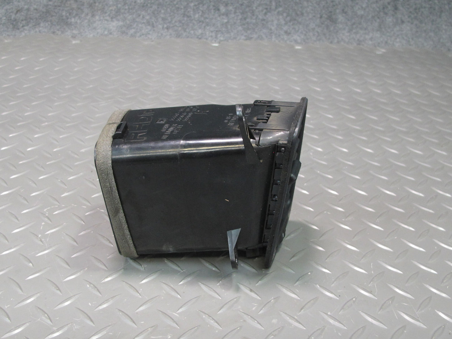 95-97 Toyota Celsior Dash Front Left Center Right A/C Air Vent Set OEM