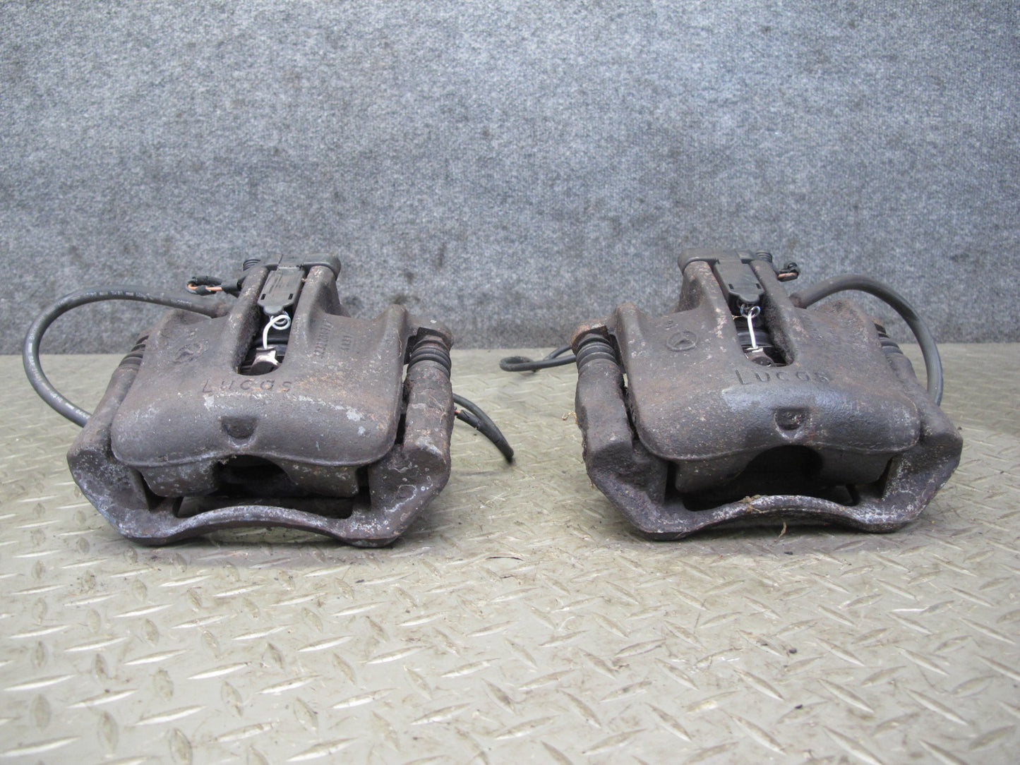 90-95 Mercedes W124 300D Set of 2 Front Right & Left Brake Caliper OEM