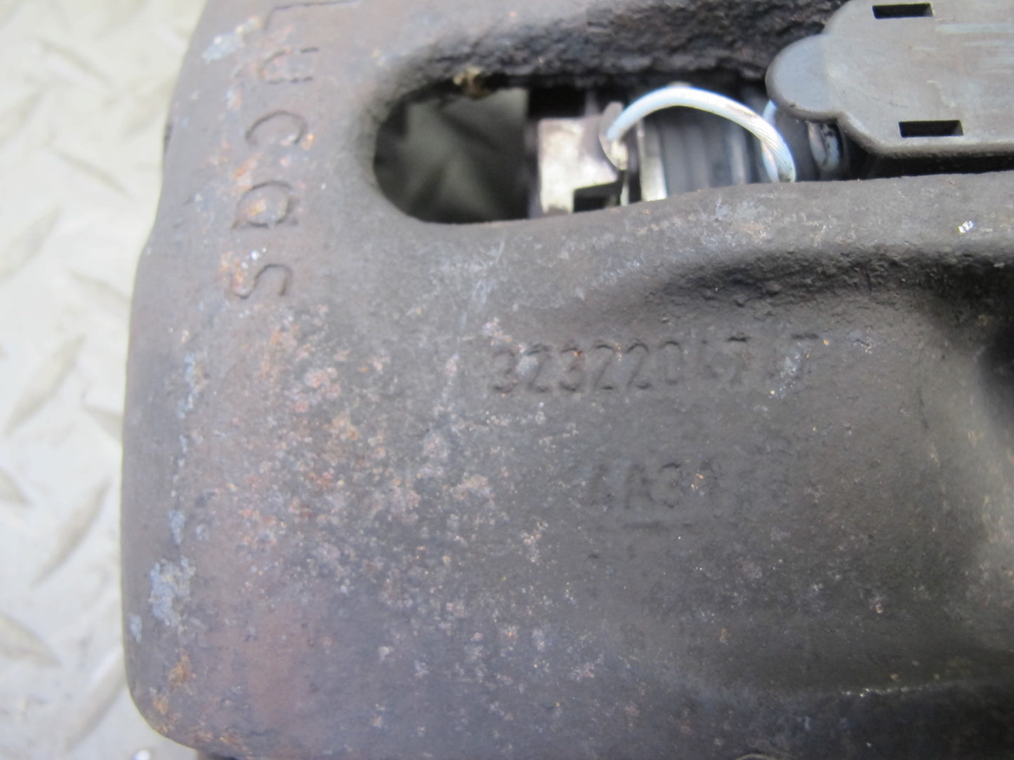 90-95 Mercedes W124 300D Set of 2 Front Right & Left Brake Caliper OEM