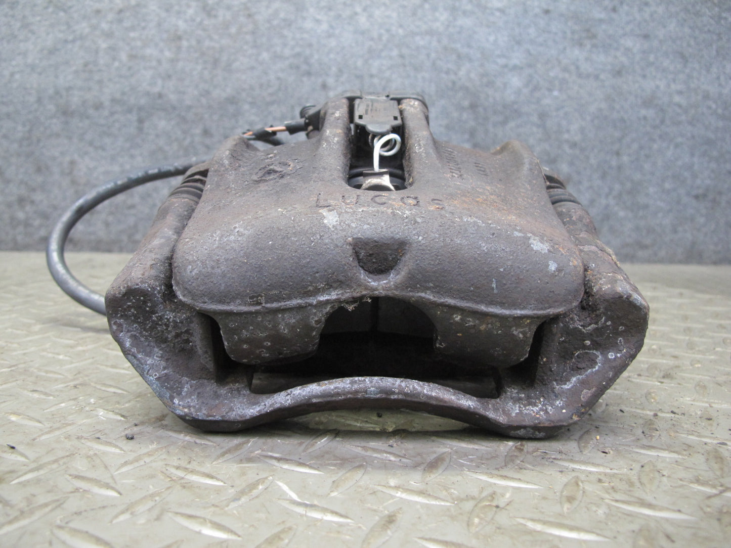 90-95 Mercedes W124 300D Set of 2 Front Right & Left Brake Caliper OEM