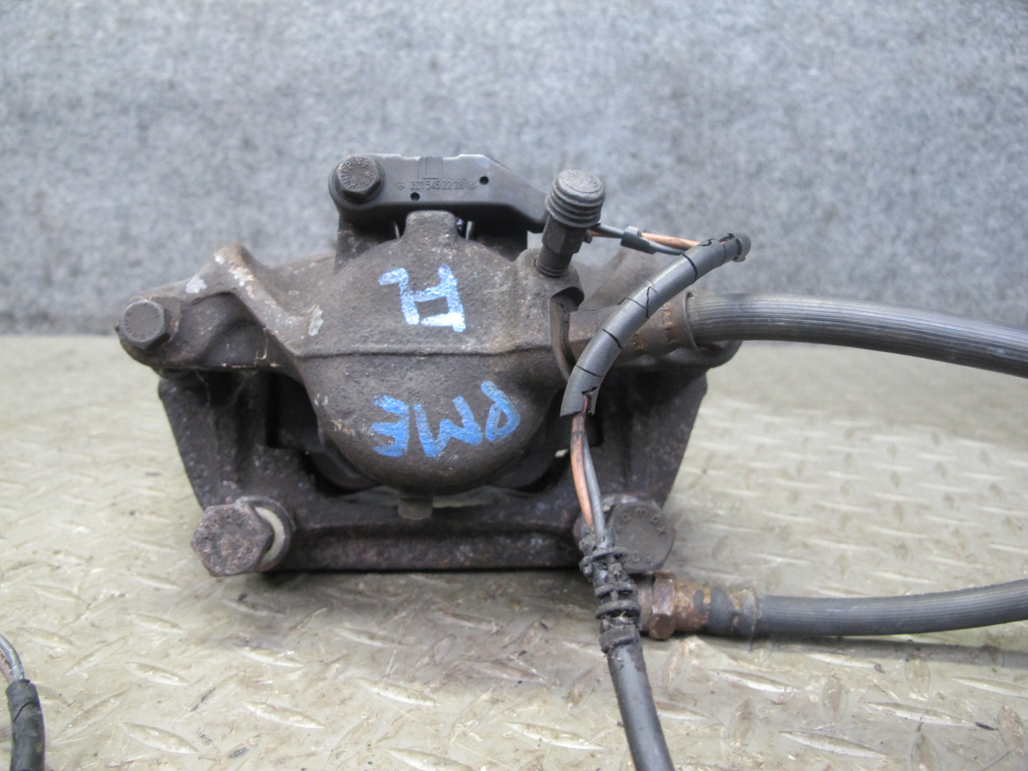 90-95 Mercedes W124 300D Set of 2 Front Right & Left Brake Caliper OEM