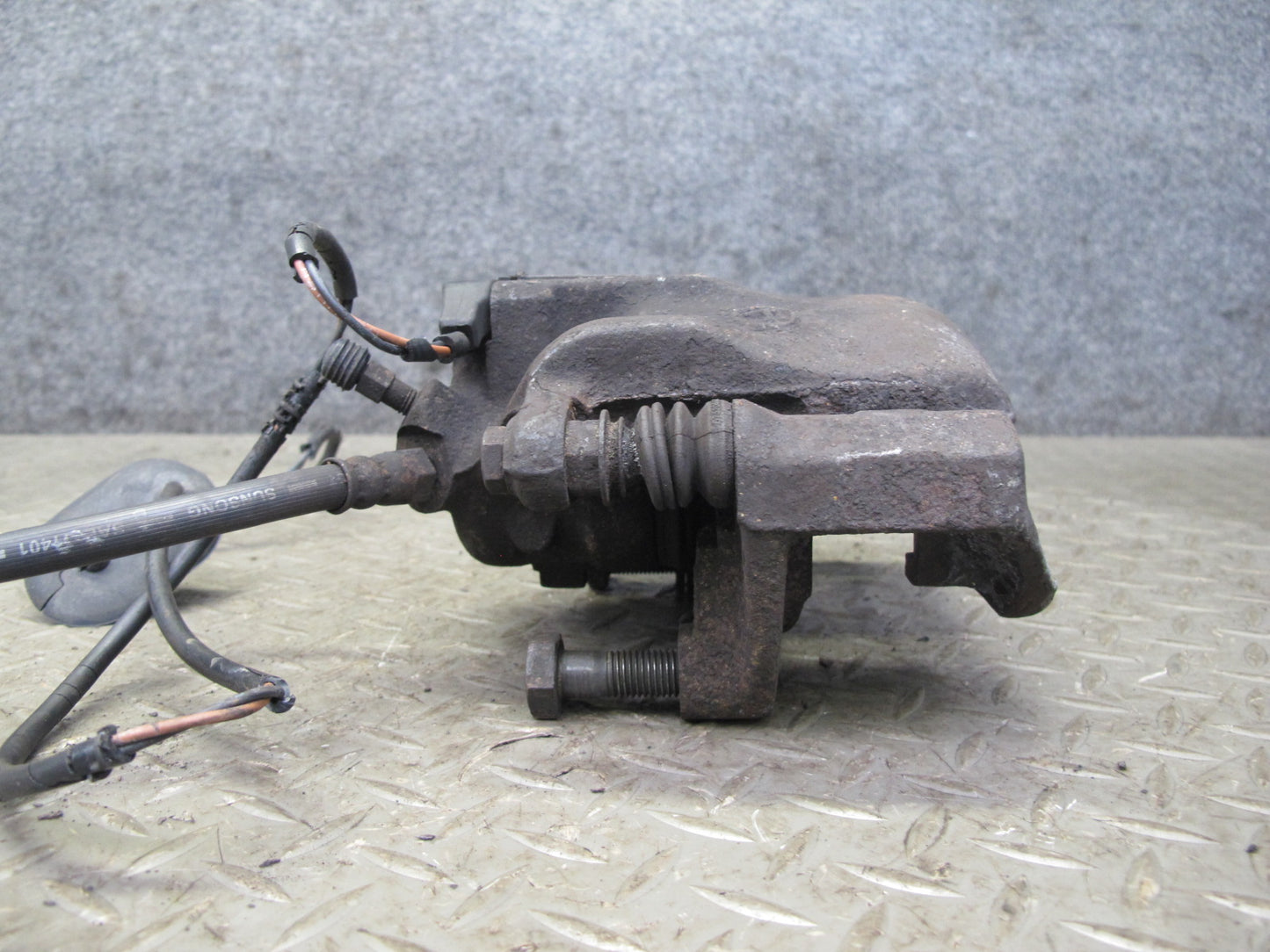 90-95 Mercedes W124 300D Set of 2 Front Right & Left Brake Caliper OEM