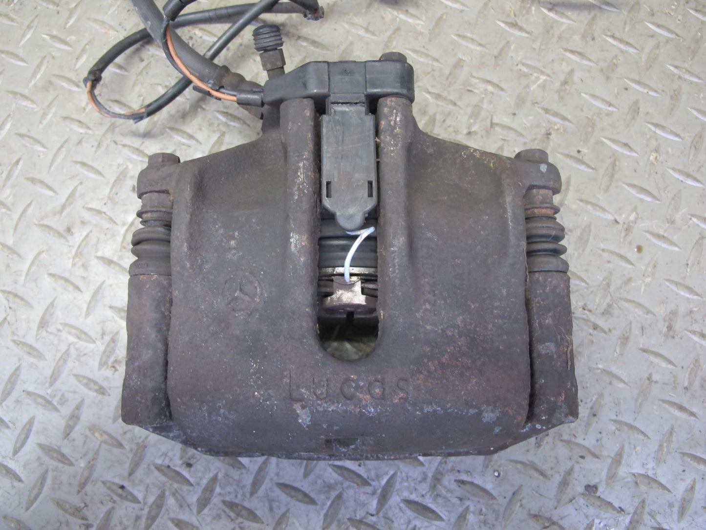 90-95 Mercedes W124 300D Set of 2 Front Right & Left Brake Caliper OEM