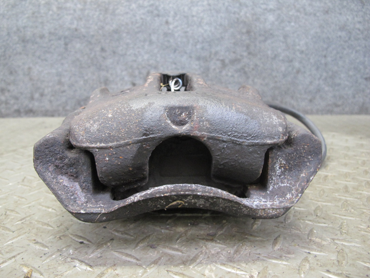 90-95 Mercedes W124 300D Set of 2 Front Right & Left Brake Caliper OEM