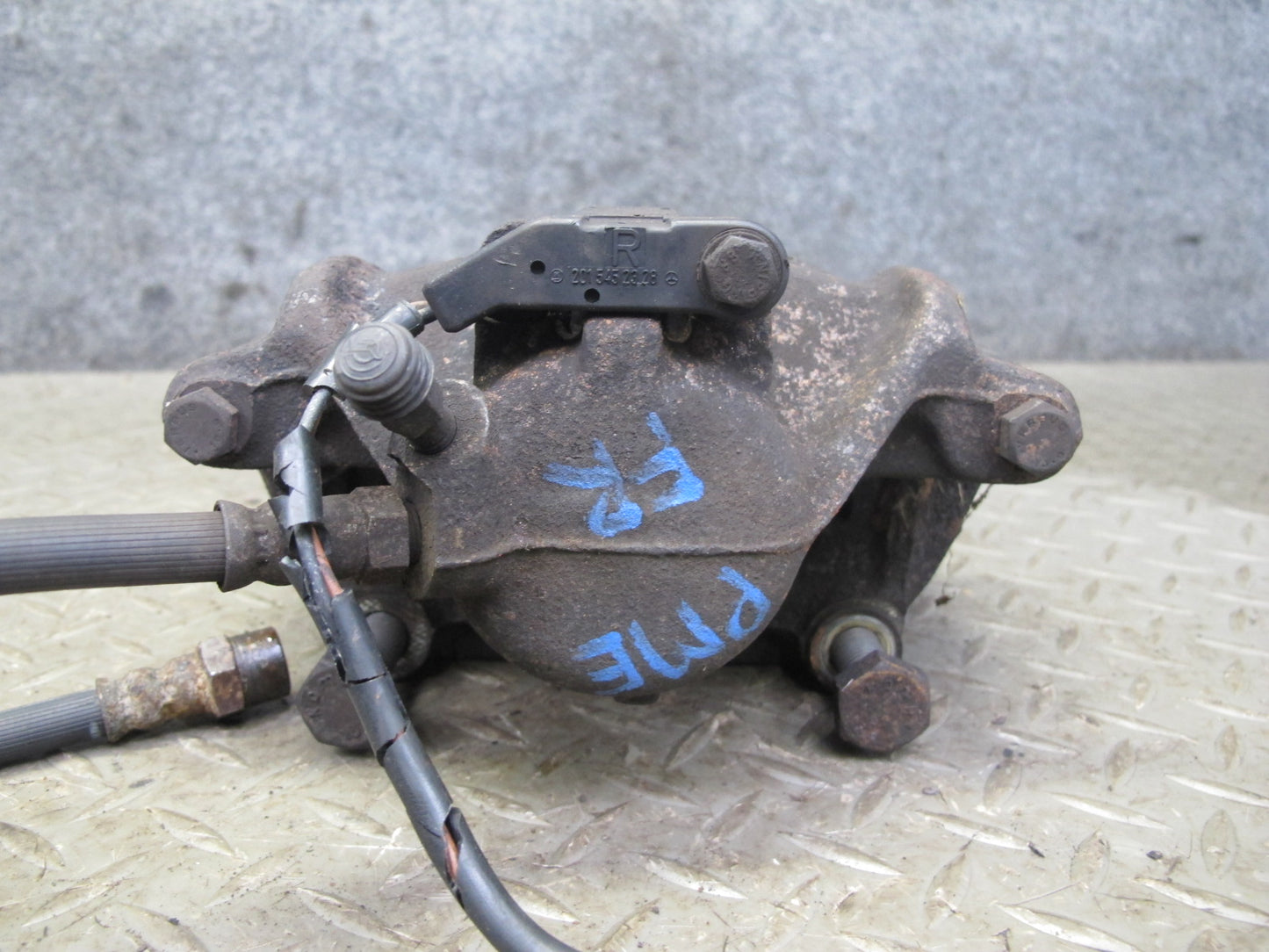 90-95 Mercedes W124 300D Set of 2 Front Right & Left Brake Caliper OEM