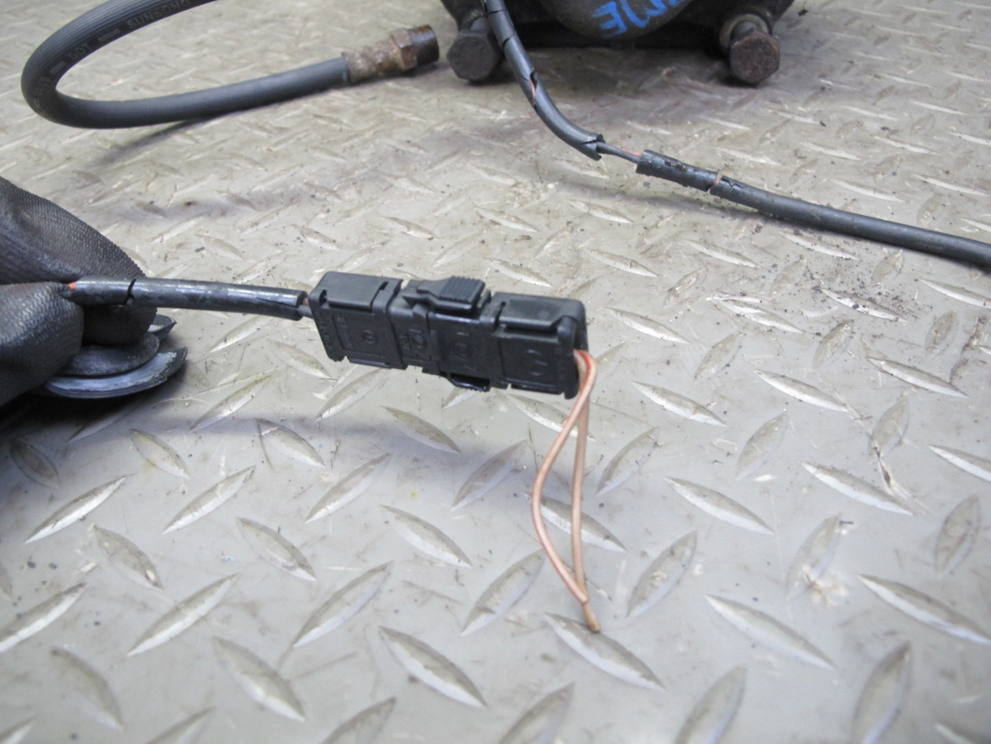 90-95 Mercedes W124 300D Set of 2 Front Right & Left Brake Caliper OEM