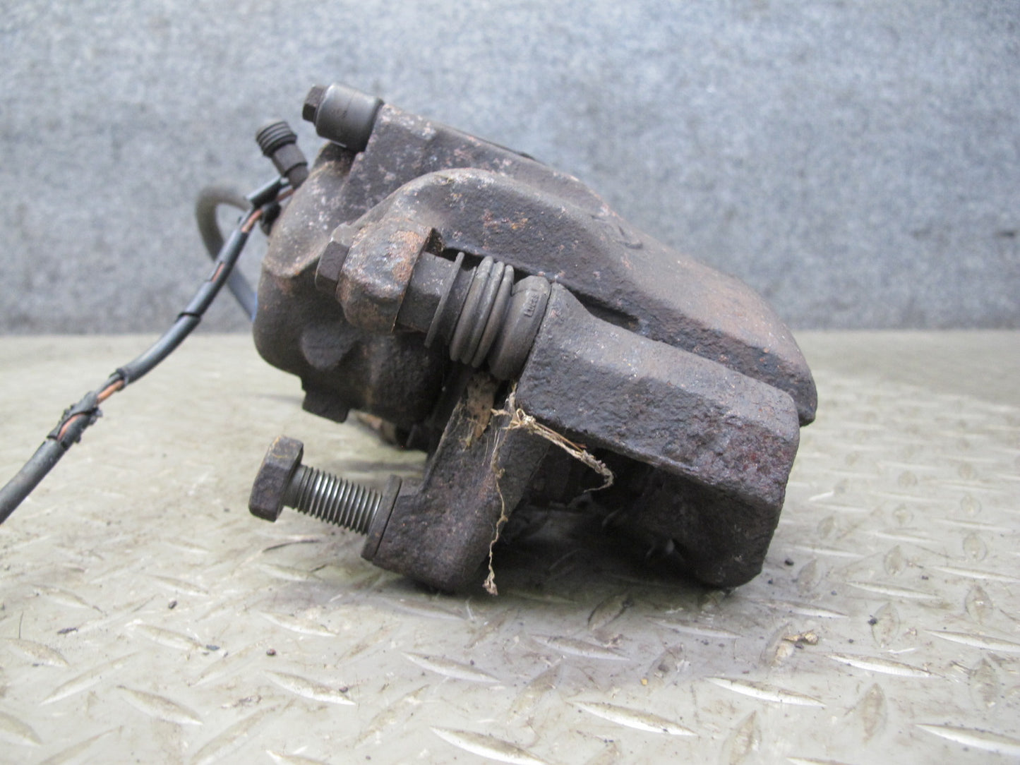 90-95 Mercedes W124 300D Set of 2 Front Right & Left Brake Caliper OEM