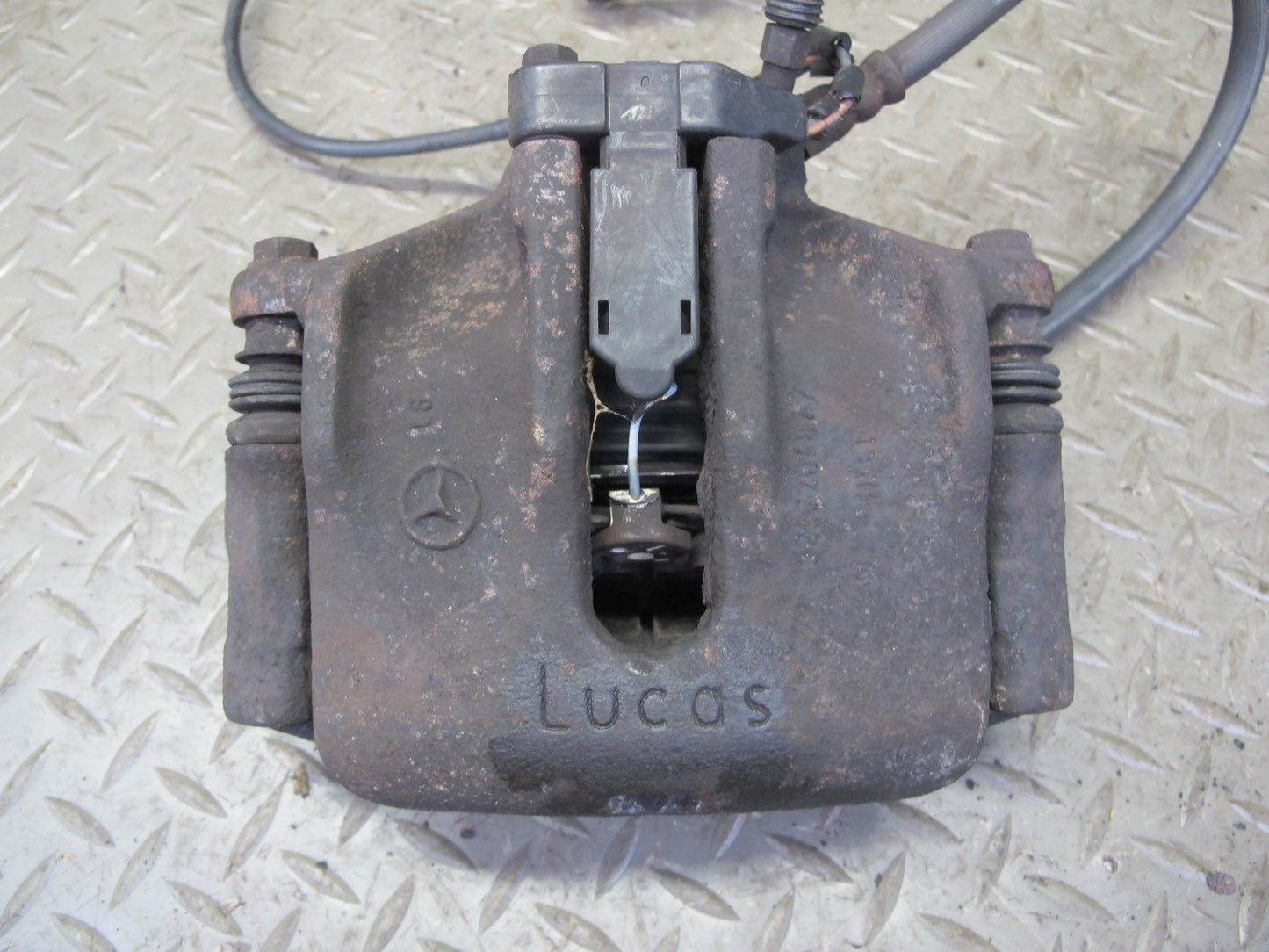 90-95 Mercedes W124 300D Set of 2 Front Right & Left Brake Caliper OEM