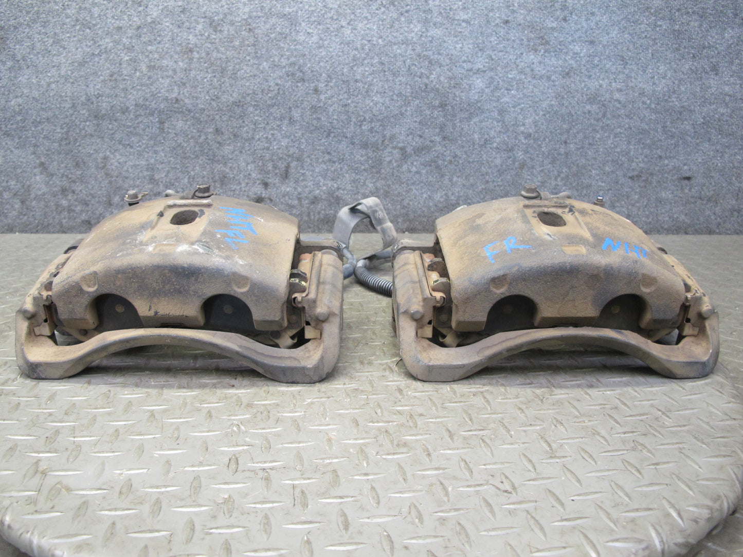 2003-2009 Hummer H2 AWD Front Left & Right Brake Caliper Set of 2