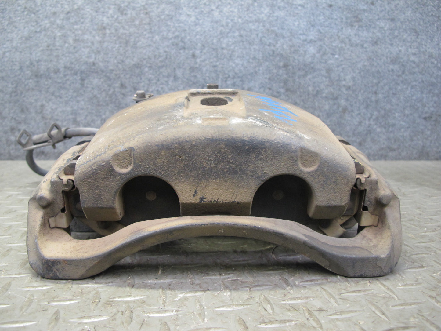 2003-2009 Hummer H2 AWD Front Left & Right Brake Caliper Set of 2