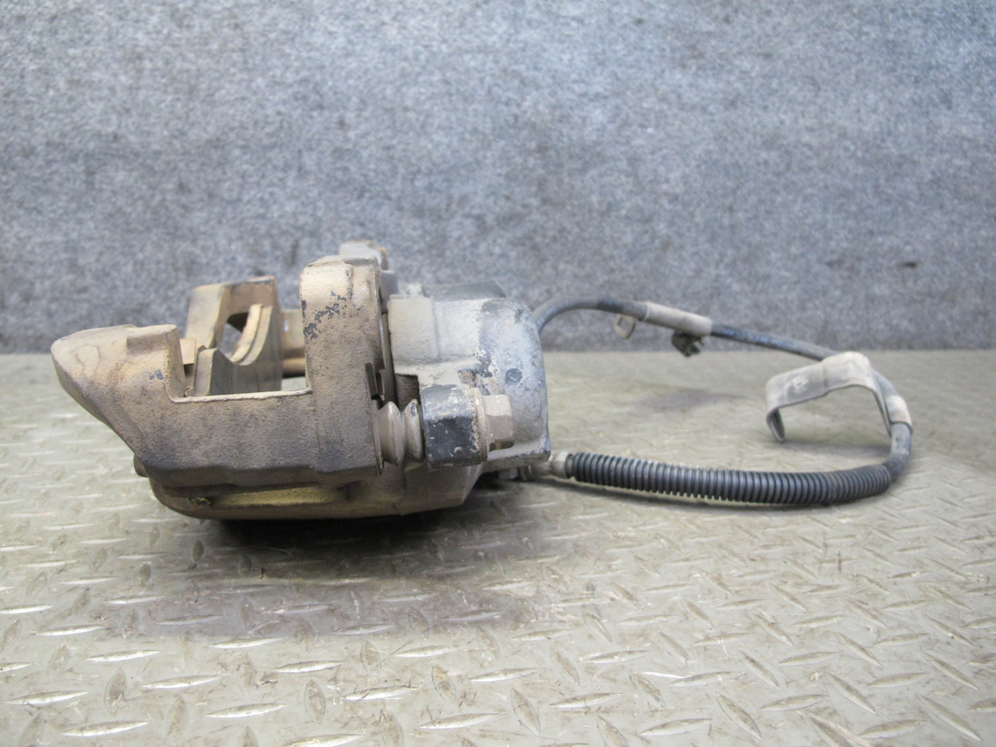 2003-2009 Hummer H2 AWD Front Left & Right Brake Caliper Set of 2