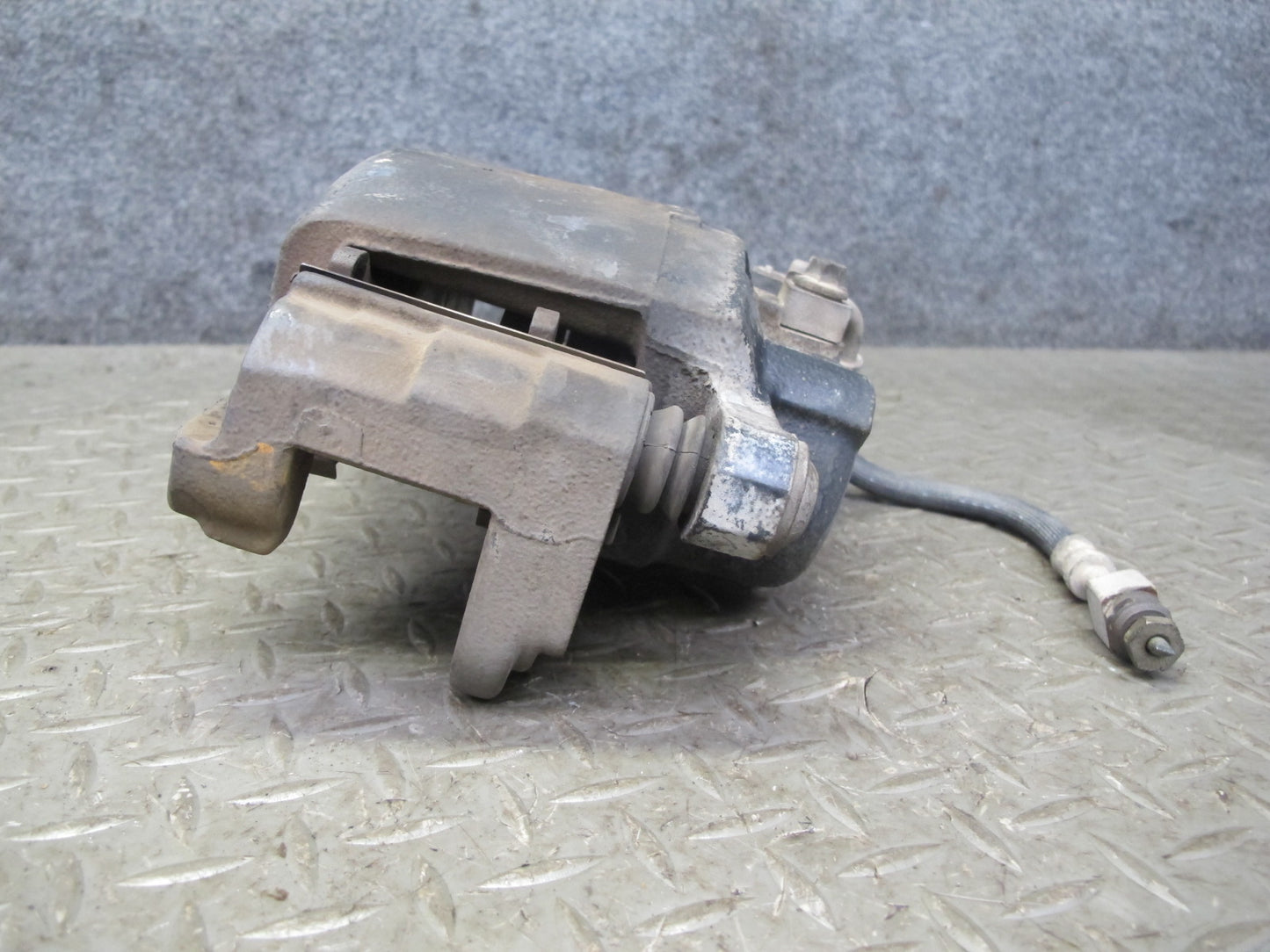 2003-2009 Hummer H2 AWD Rear Left & Right Brake Caliper Set of 2