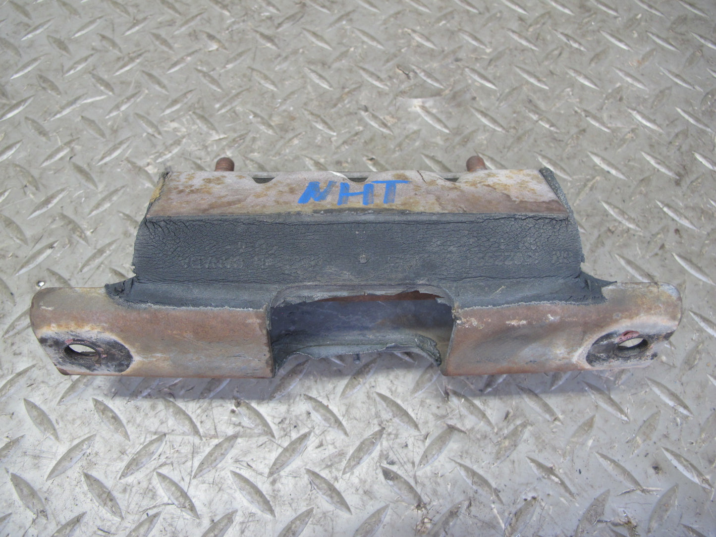 2003-2009 Hummer H2 4WD Automatic Transmission Mount Support Bracket