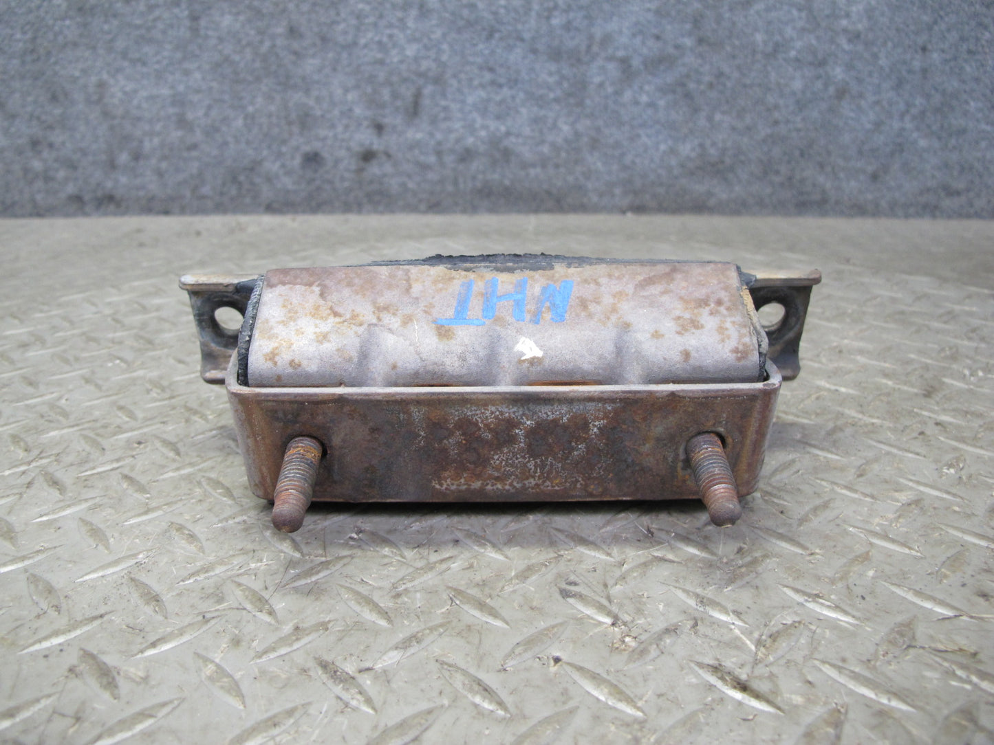 2003-2009 Hummer H2 4WD Automatic Transmission Mount Support Bracket