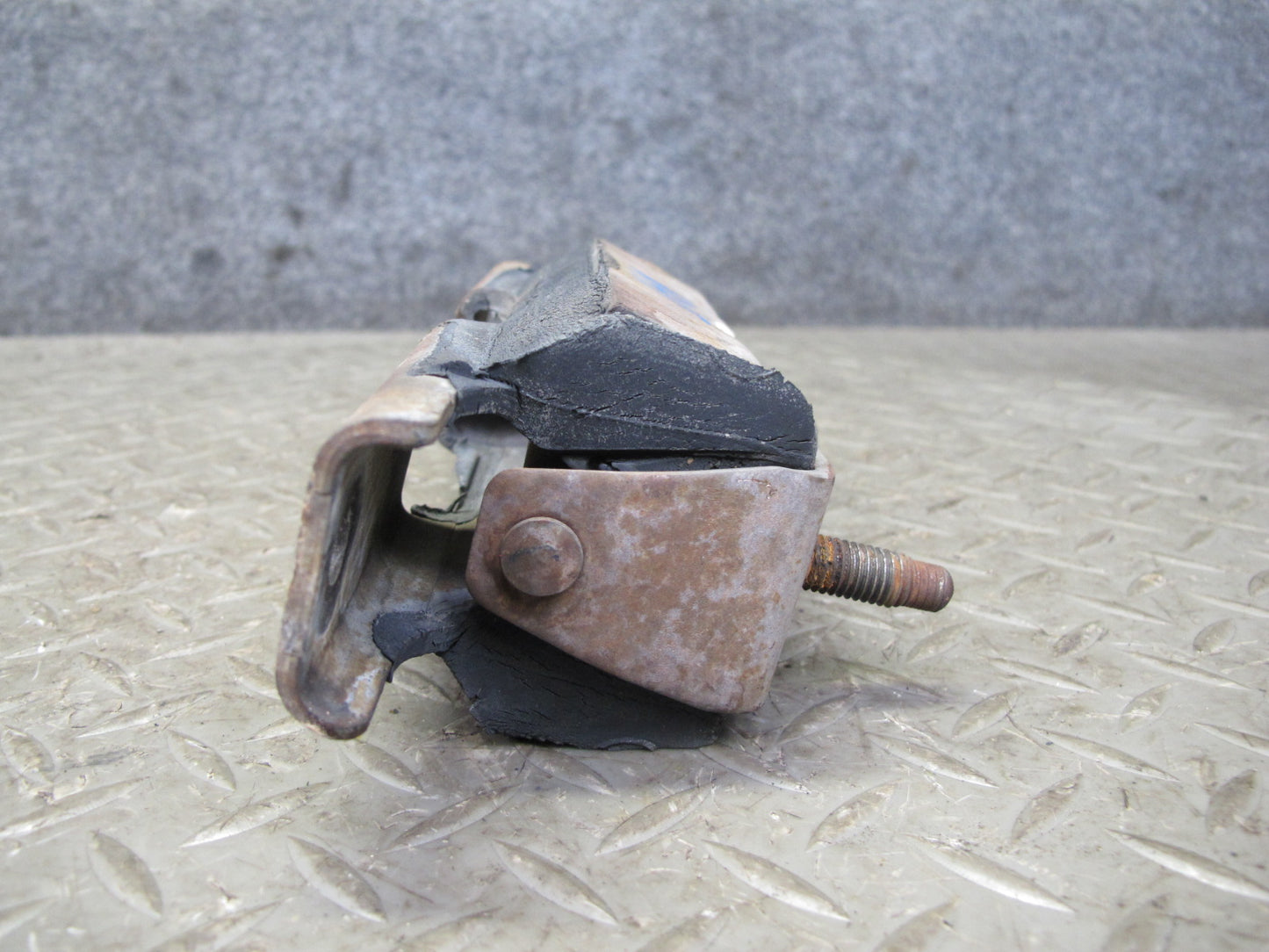 2003-2009 Hummer H2 4WD Automatic Transmission Mount Support Bracket