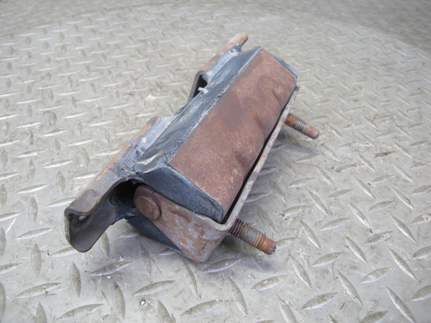 2003-2009 Hummer H2 4WD Automatic Transmission Mount Support Bracket