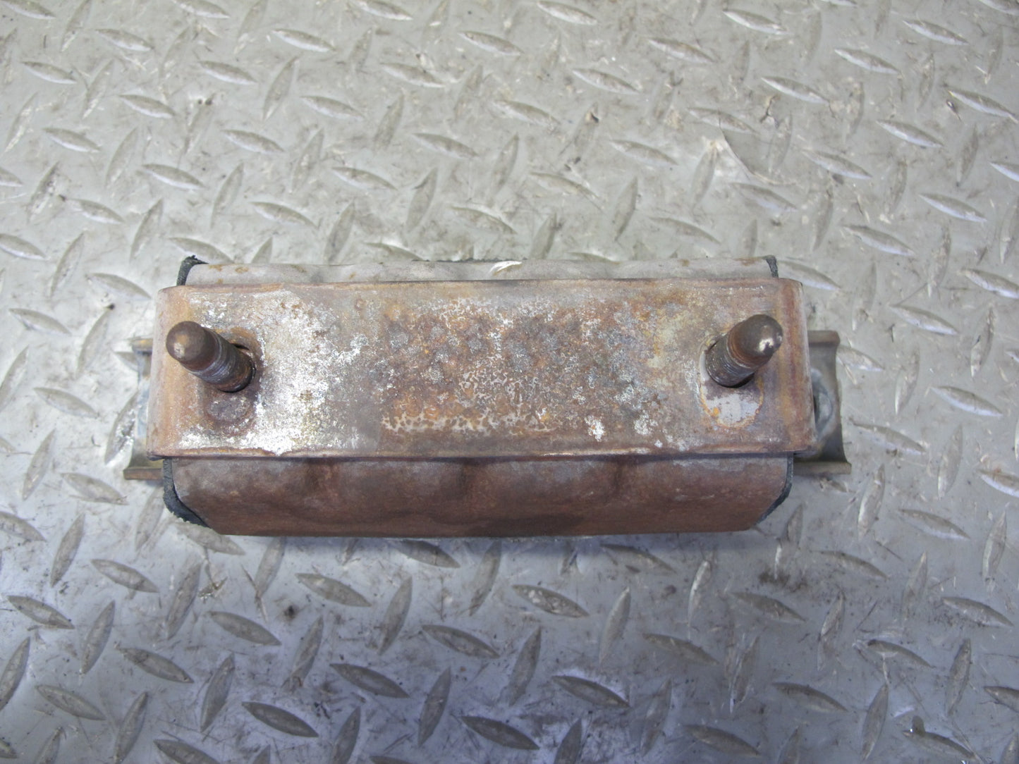 2003-2009 Hummer H2 4WD Automatic Transmission Mount Support Bracket