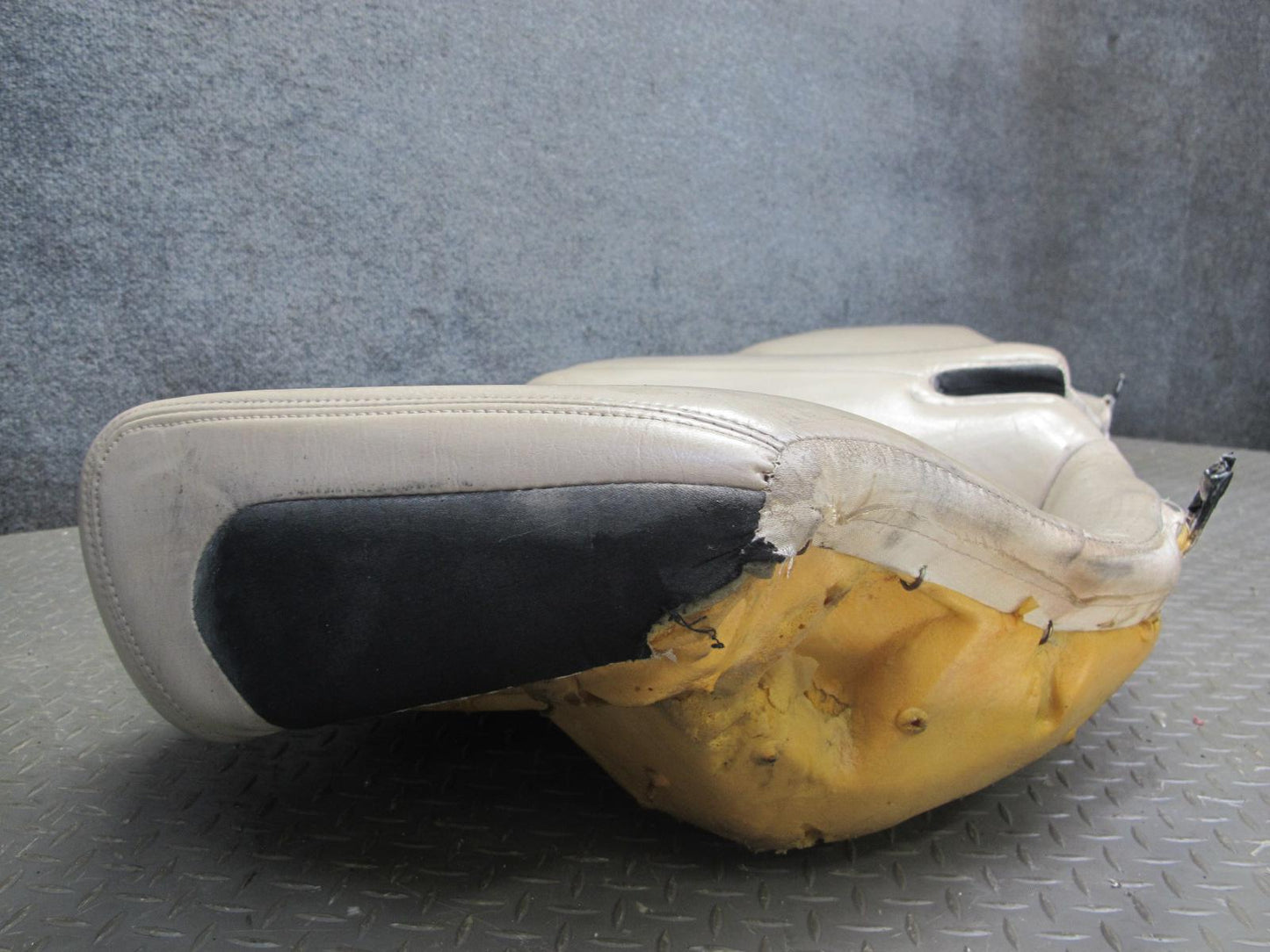 99-00 Lexus UZZ30L SC400 SC300 Rear Leather Seat Lower Cushion Ivory OEM