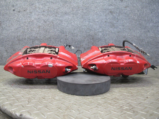 10-20 Nissan Z34 370Z Front Left & Right Sport Brake Caliper Set Akebono 98K OEM